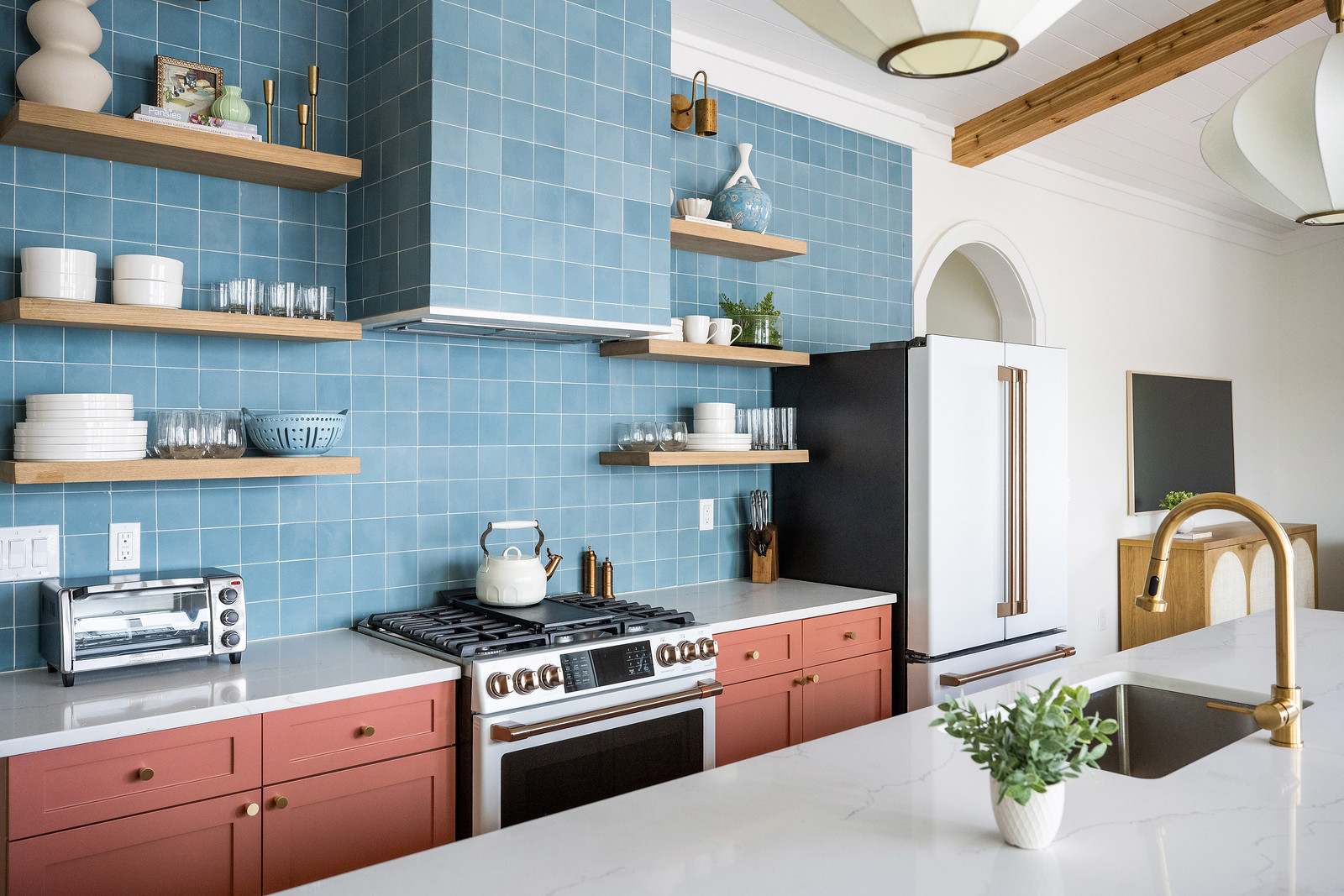 Fully equipped kitchen with everything you need to cook a meal plus additional seating for 6 in the island 