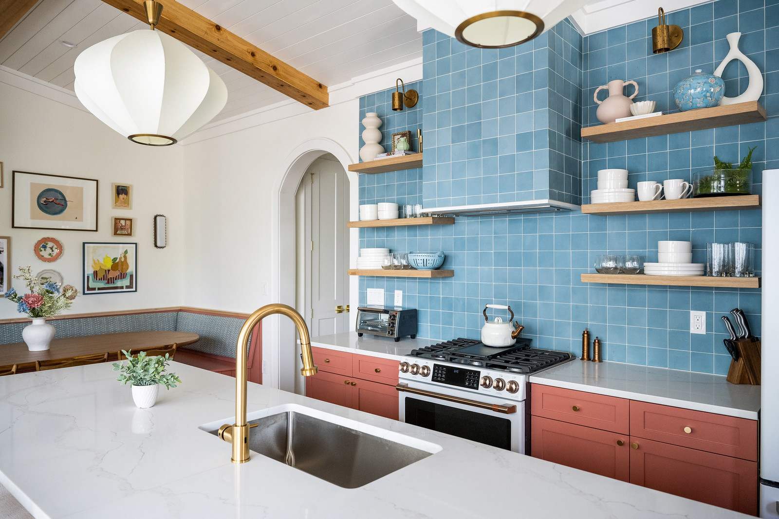 Fully equipped kitchen with everything you need to cook a meal plus additional seating for 6 in the island 