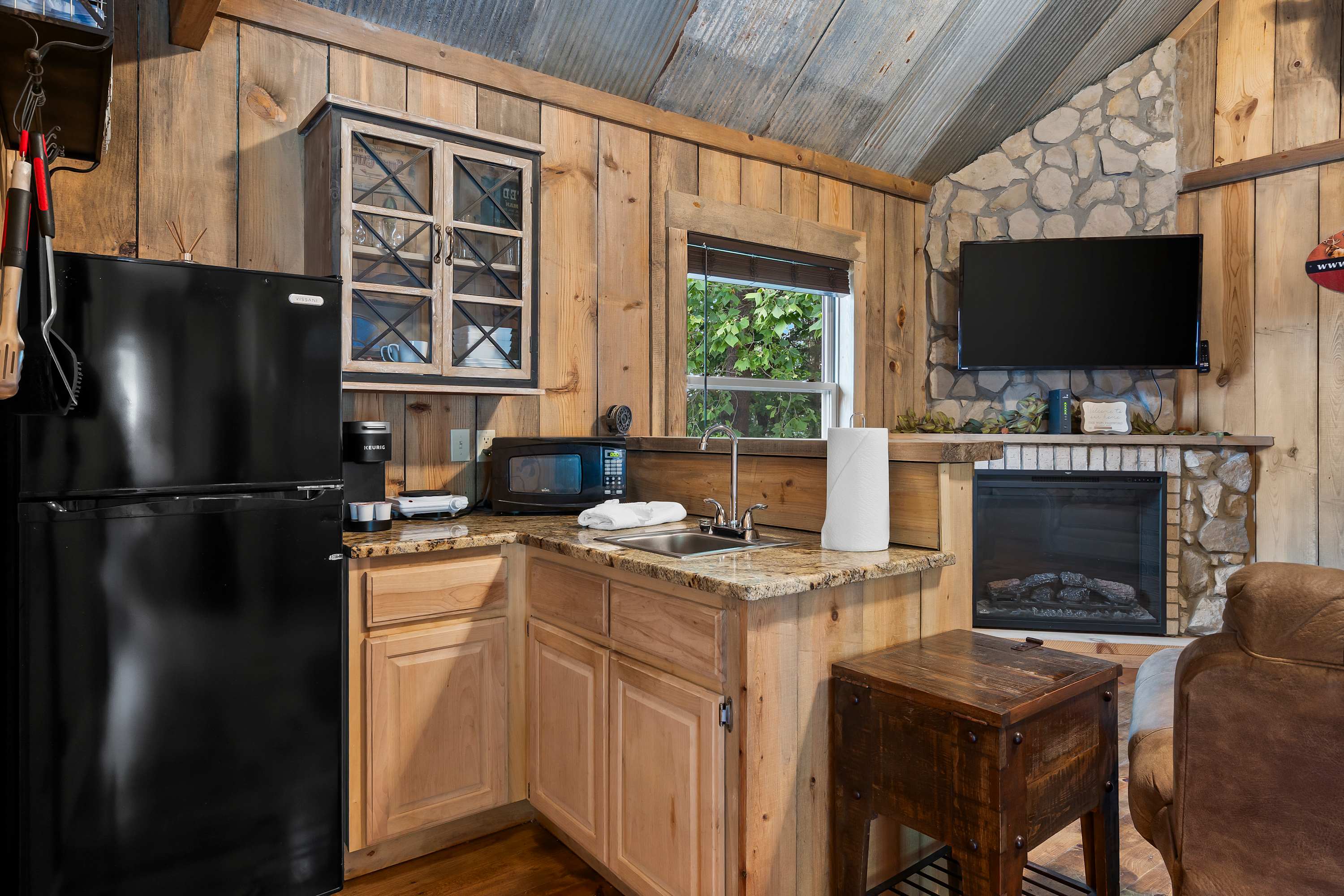 The open kitchen is well equipped for an unforgettable getaway​