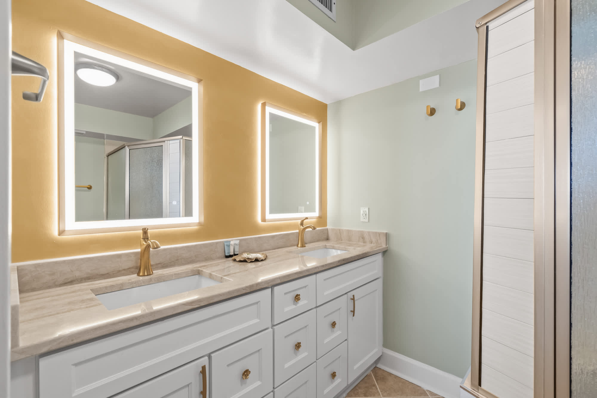 The Summit 9E Top Floor Remodeled Oceanfront | Photo 29