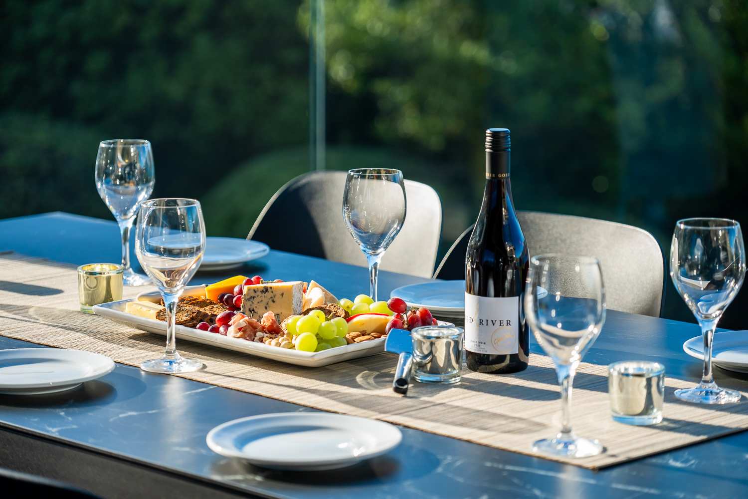 Step onto the deck to enjoy breathtaking lake and mountain views while cooking on the state-of-the-art BBQ. This outdoor space is perfect for relaxing and entertaining in the heart of Queenstown’s stunning landscape.