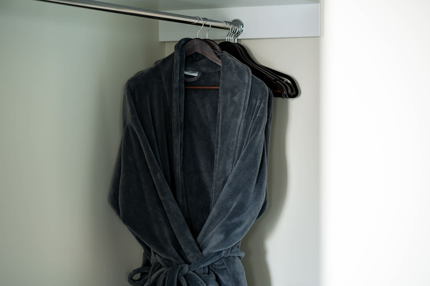 Enjoy plenty of storage space in the large walk-in wardrobe, perfect for extended stays or group visits. Keep your belongings neat and accessible in this thoughtfully designed area.