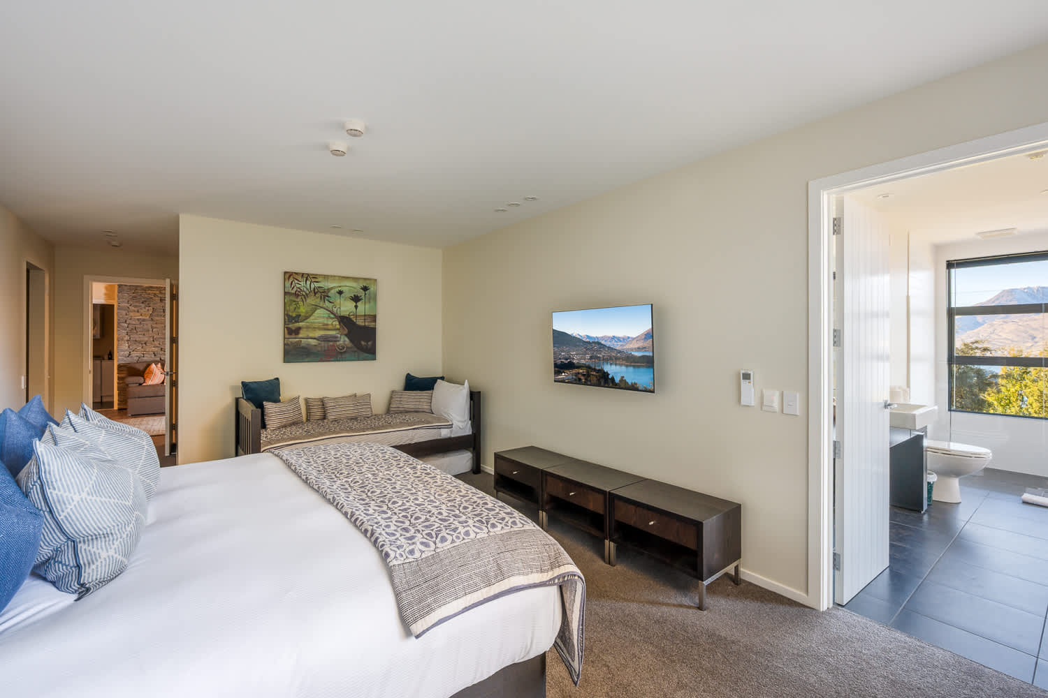 The spacious second bedroom offers both comfort and adaptability with its king split bed. Wake up refreshed and ready to explore all that Queenstown has to offer.