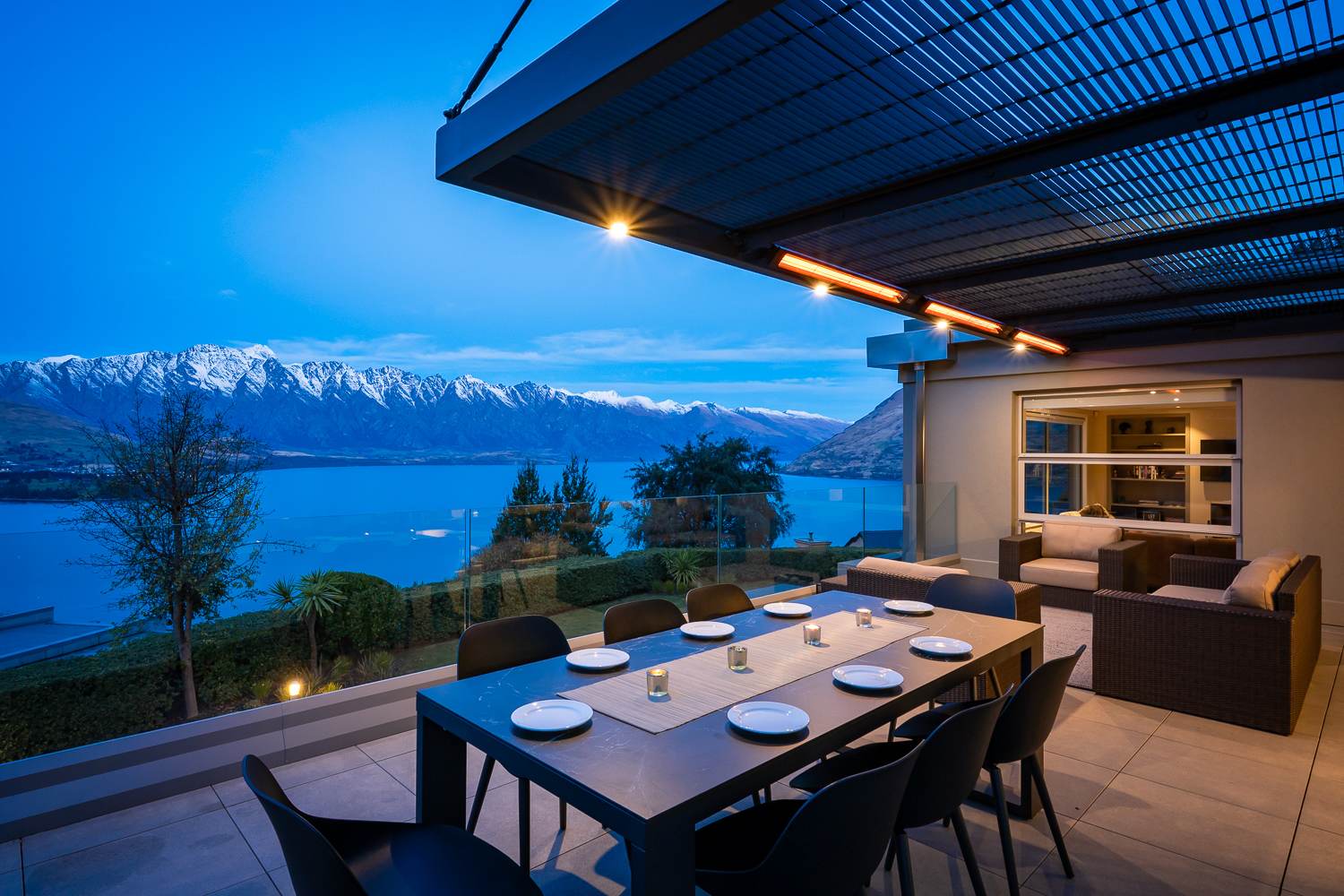 Whether dining alfresco or unwinding in the evening, the balcony provides a stunning backdrop. Experience Queenstown’s natural beauty from the comfort of your own space.