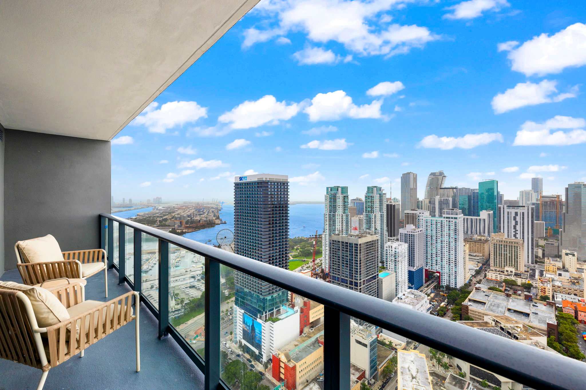 FIFA Fan Fest Nearby Ā· Stylish 1BR Ā· Pool Deck