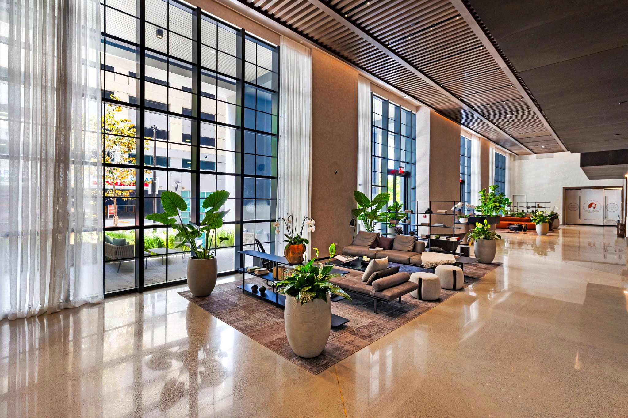 51th-Floor Luxury Condo-City Views