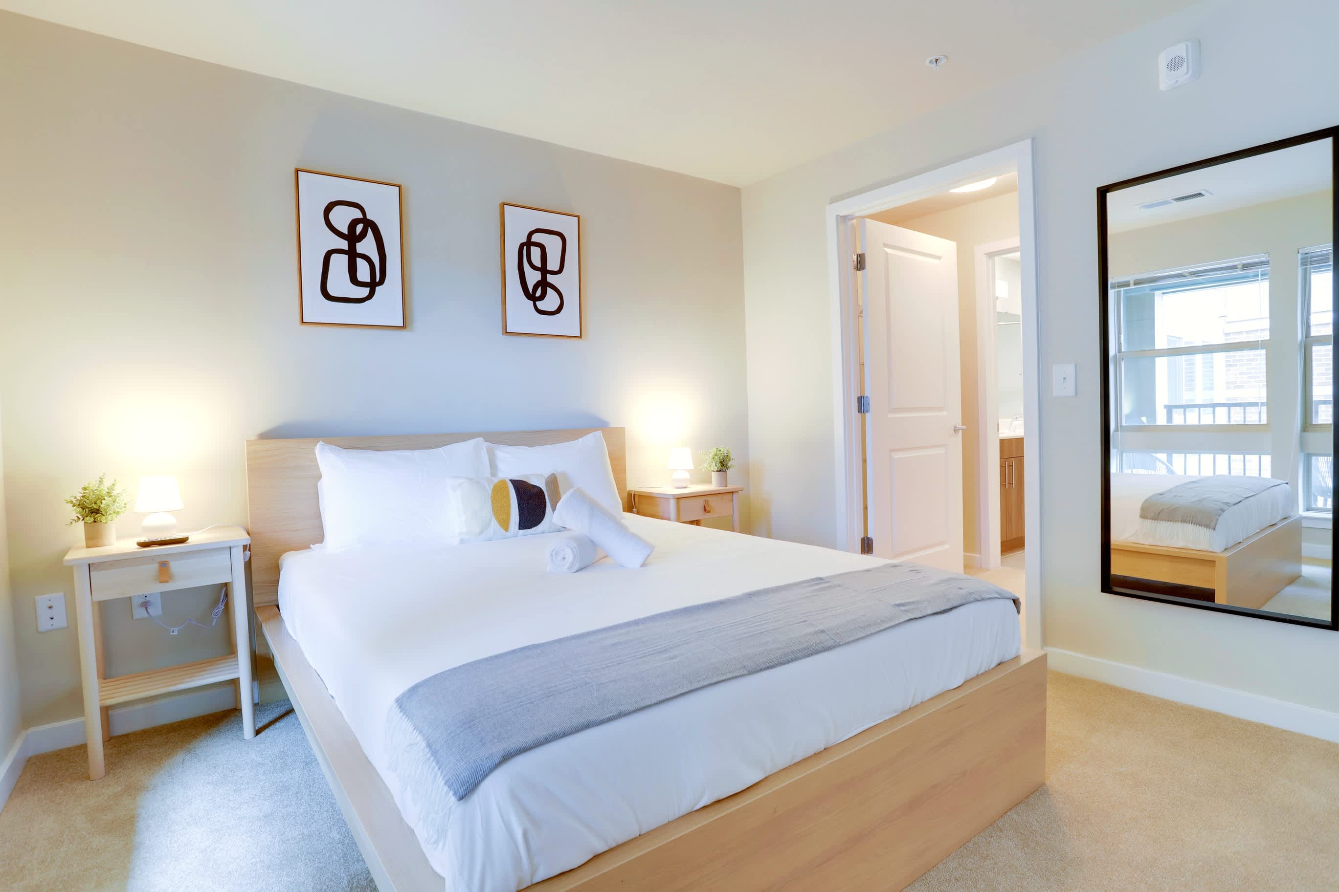 Chic Groveton Apt Near Metro
