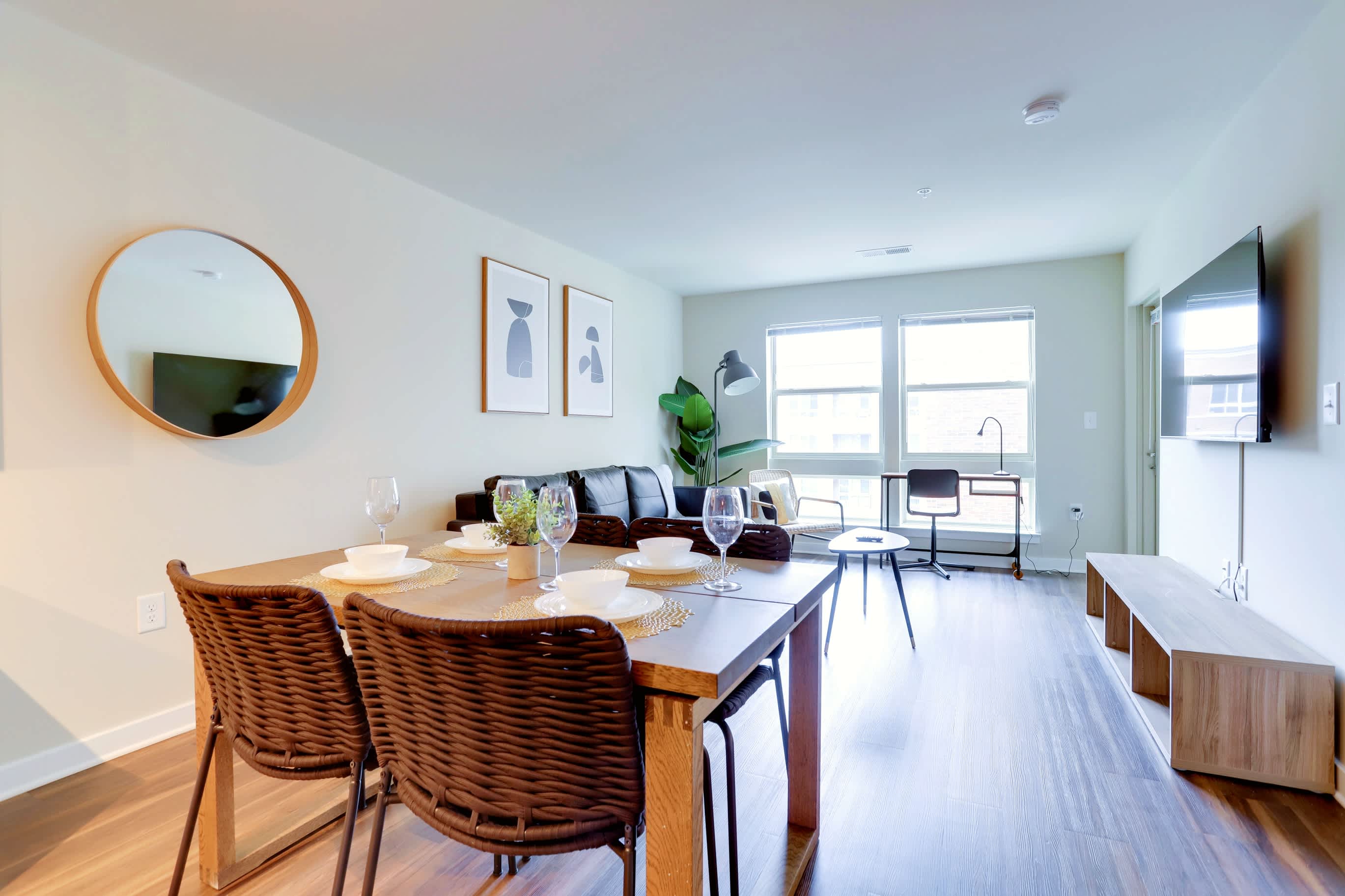 Chic Groveton Apt Near Metro