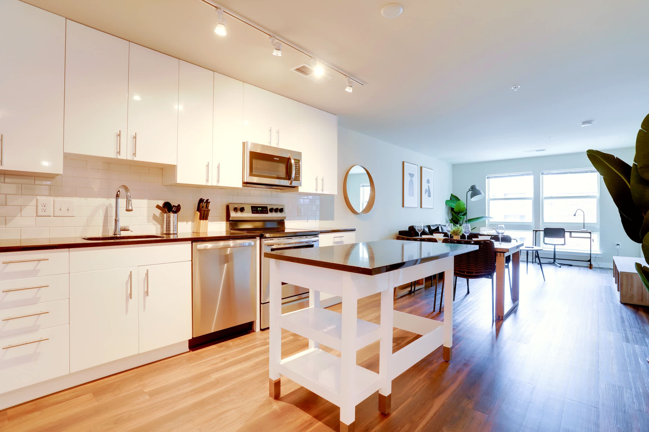 Chic Groveton Apt Near Metro