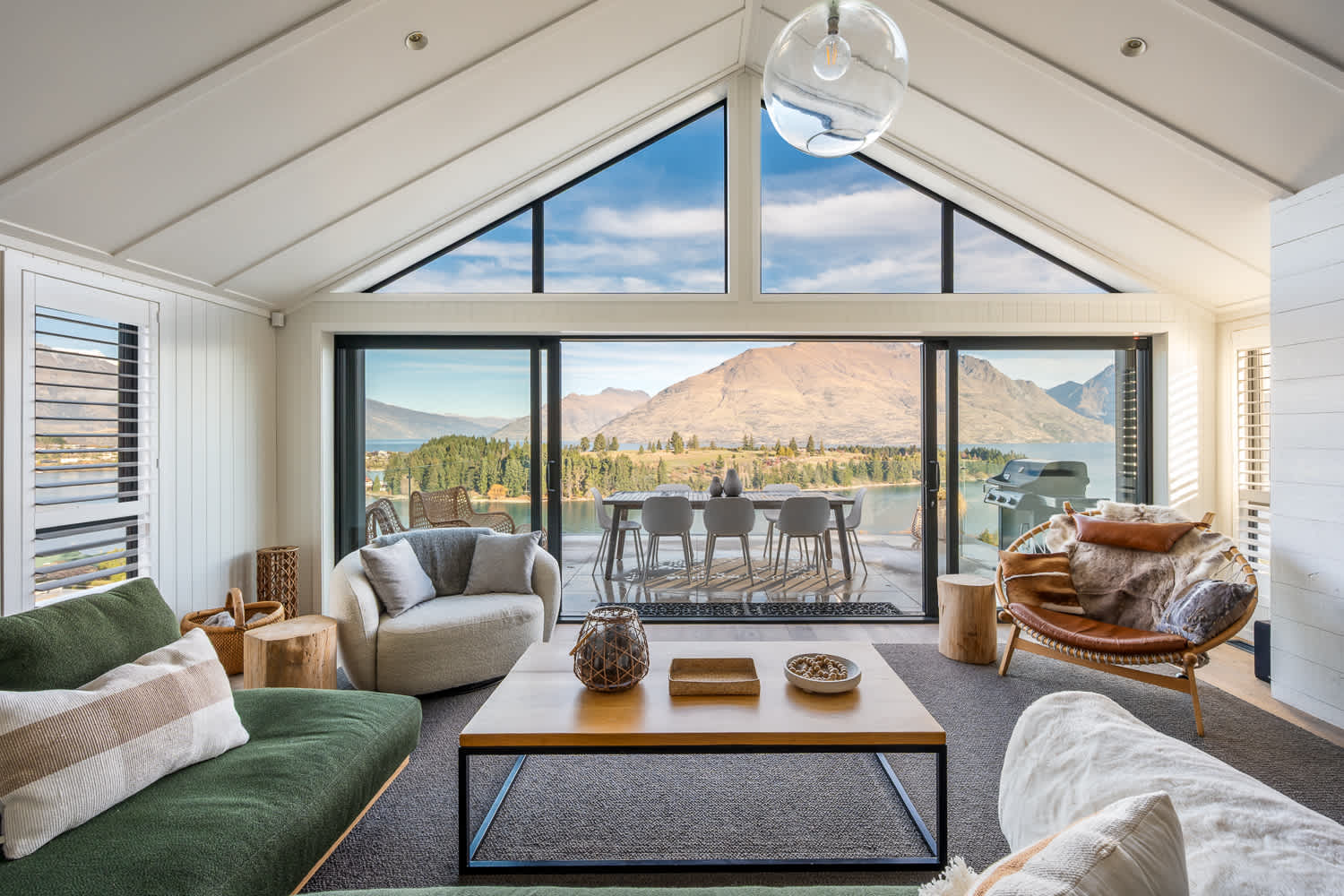 Relax in Tihi’s sun-drenched living room, where floor-to-ceiling windows frame stunning panoramic views.