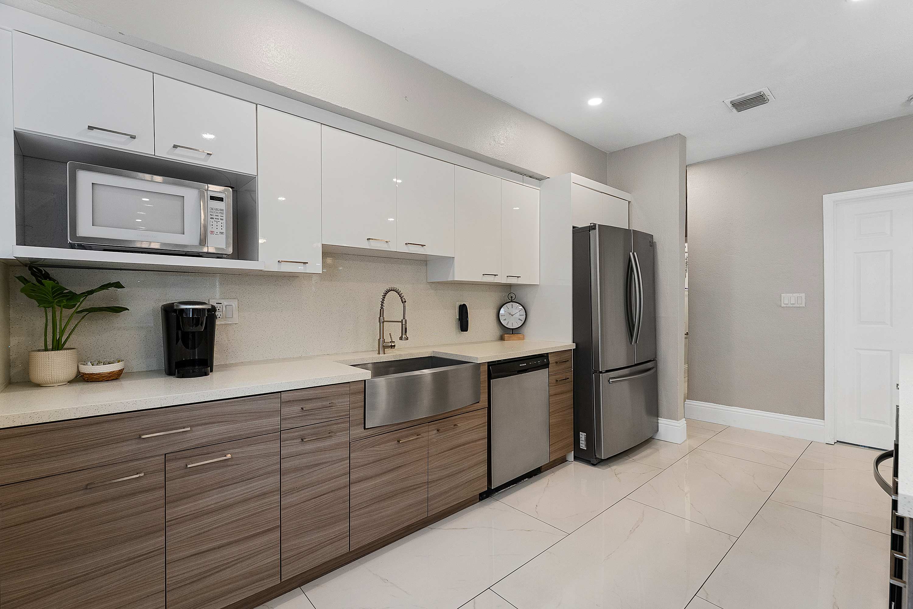 Modern 4BR Villa Near Hollywood Beach & FTL - Picture 9