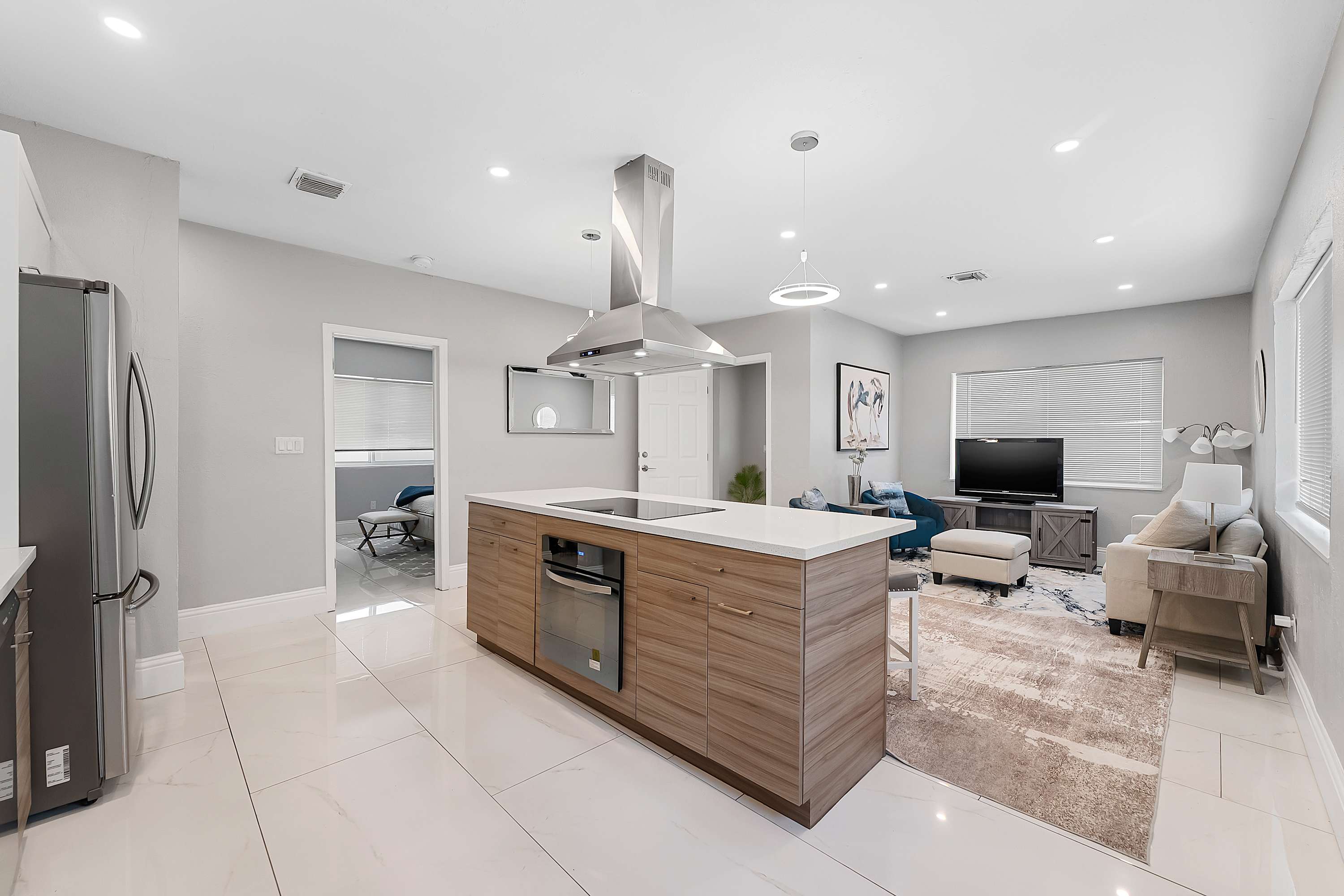 Modern 4BR Villa Near Hollywood Beach & FTL - Picture 2