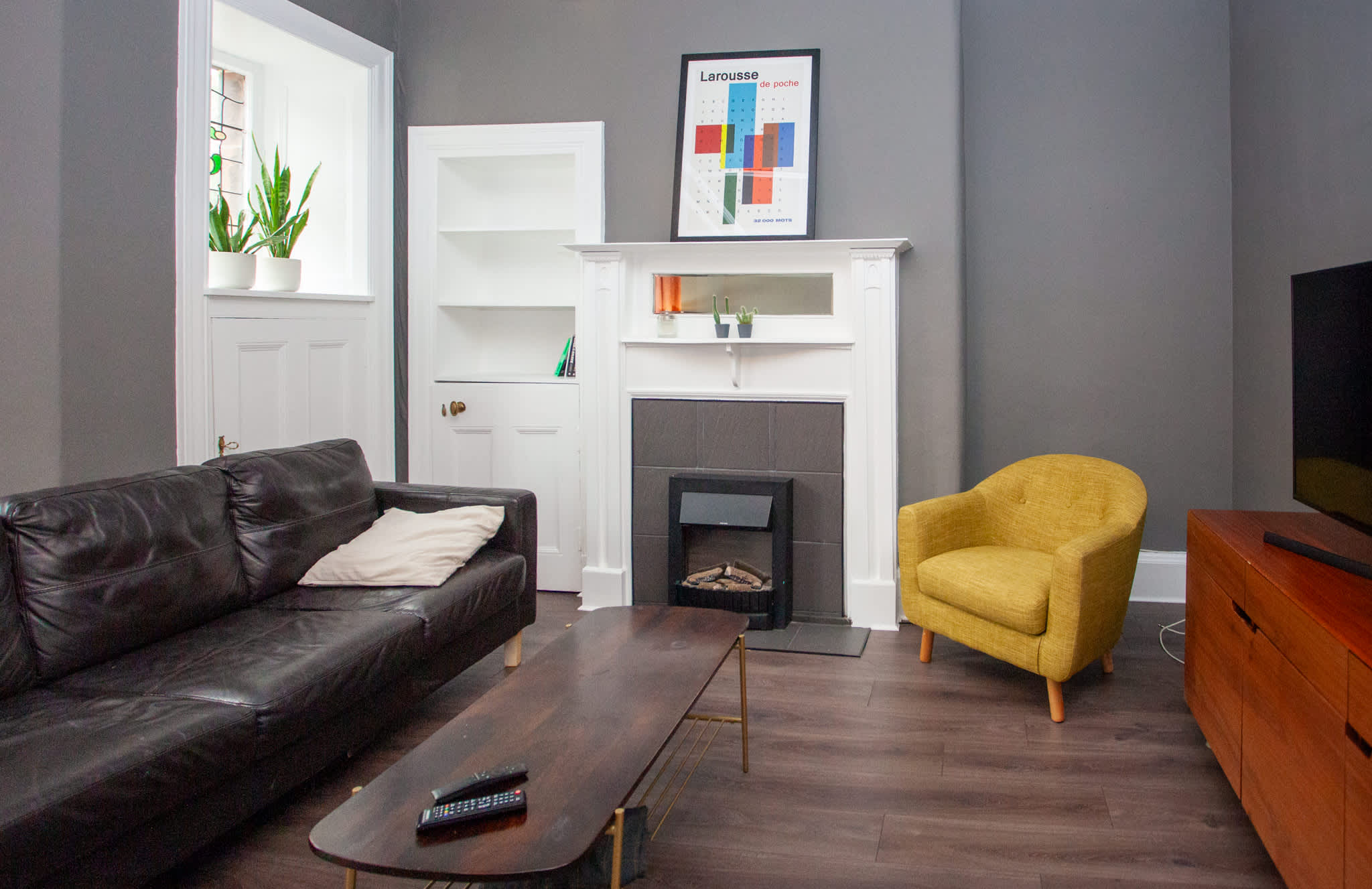 View Stylish 1 Bedroom Flat in Glasgow West End in 51 Airlie Street G12 9SP Stylish 1 Bedroom Flat in Glasgow West End in 51 Airlie Street G12 9SP - Property image 3 - VivreStays