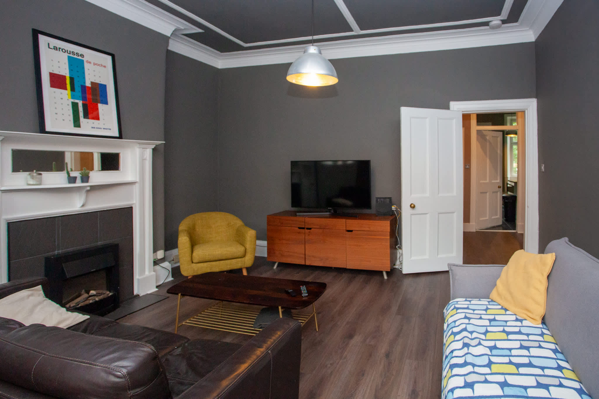 View Stylish 1 Bedroom Flat in Glasgow West End in 51 Airlie Street G12 9SP Stylish 1 Bedroom Flat in Glasgow West End in 51 Airlie Street G12 9SP - Property image 4 - VivreStays