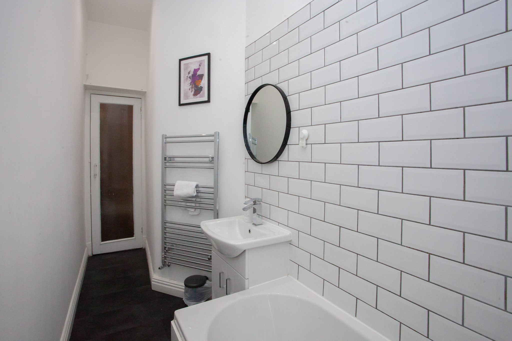 View Stylish 1 Bedroom Flat in Glasgow West End in 51 Airlie Street G12 9SP Stylish 1 Bedroom Flat in Glasgow West End in 51 Airlie Street G12 9SP - Property image 7 - VivreStays
