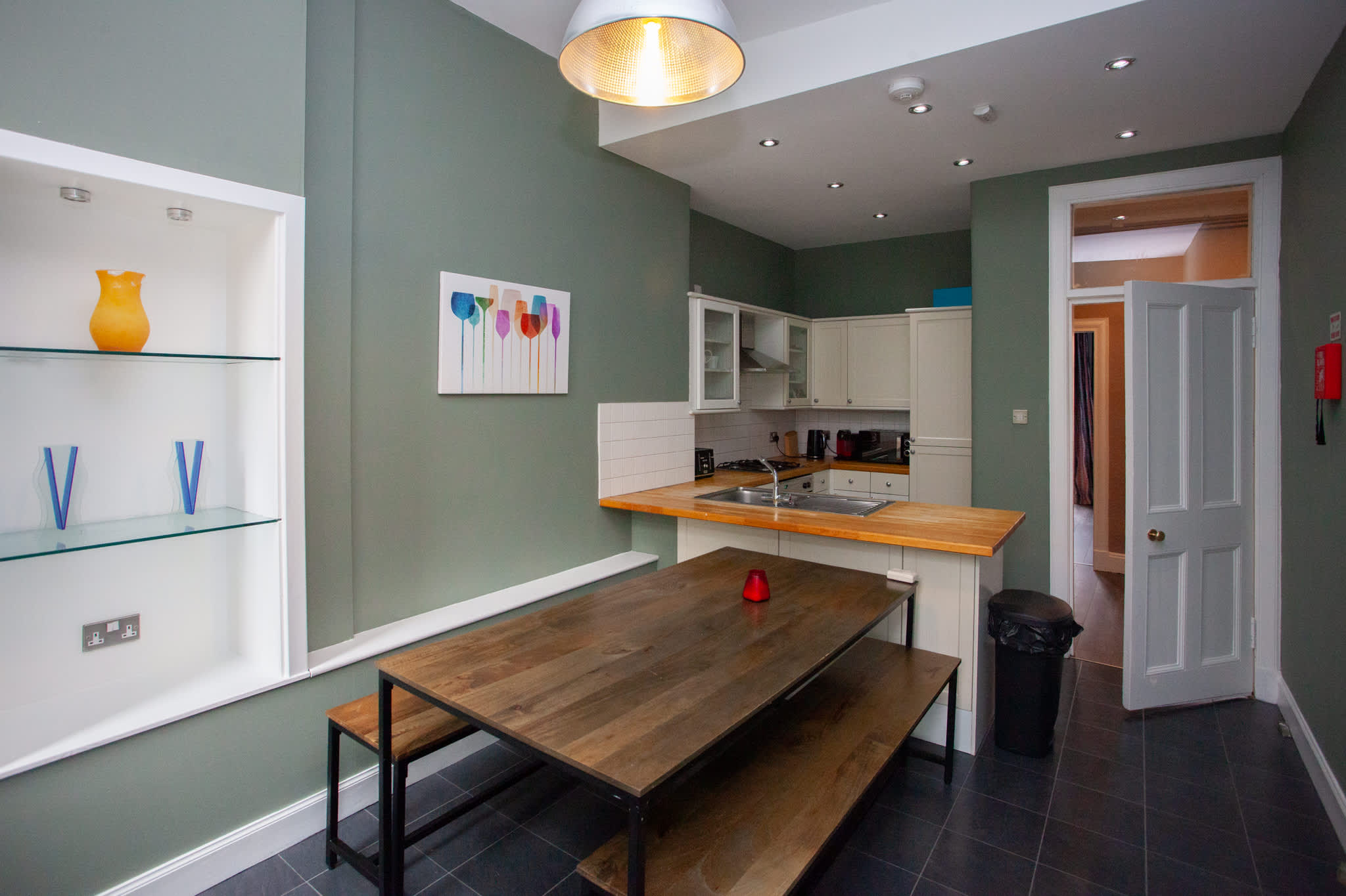 View Stylish 1 Bedroom Flat in Glasgow West End in 51 Airlie Street G12 9SP Stylish 1 Bedroom Flat in Glasgow West End in 51 Airlie Street G12 9SP - Property image 15 - VivreStays
