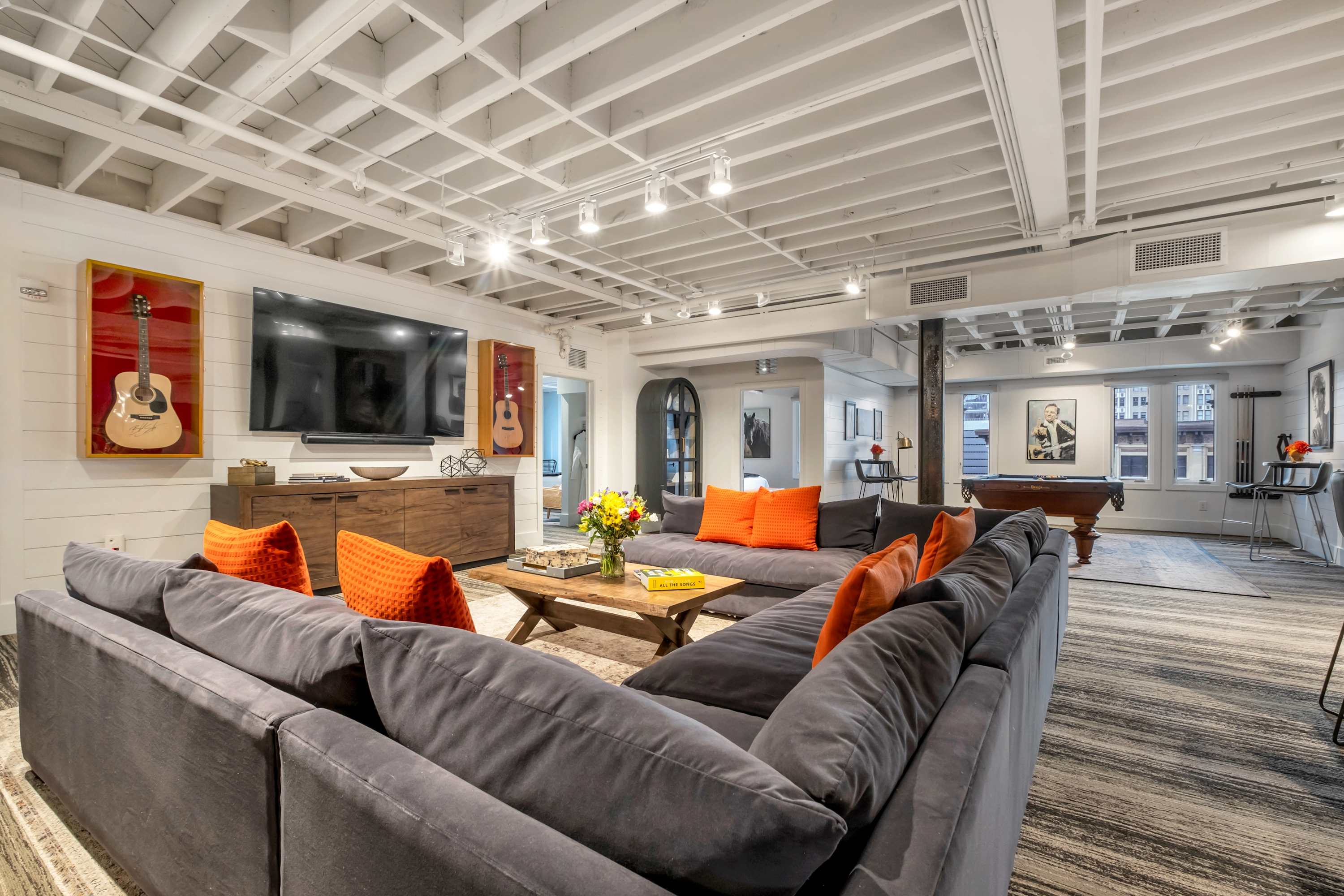 Skyline Penthouse 6BR/4,400 sq ft Walk to Broadway — Nashville, TN — vacation rental