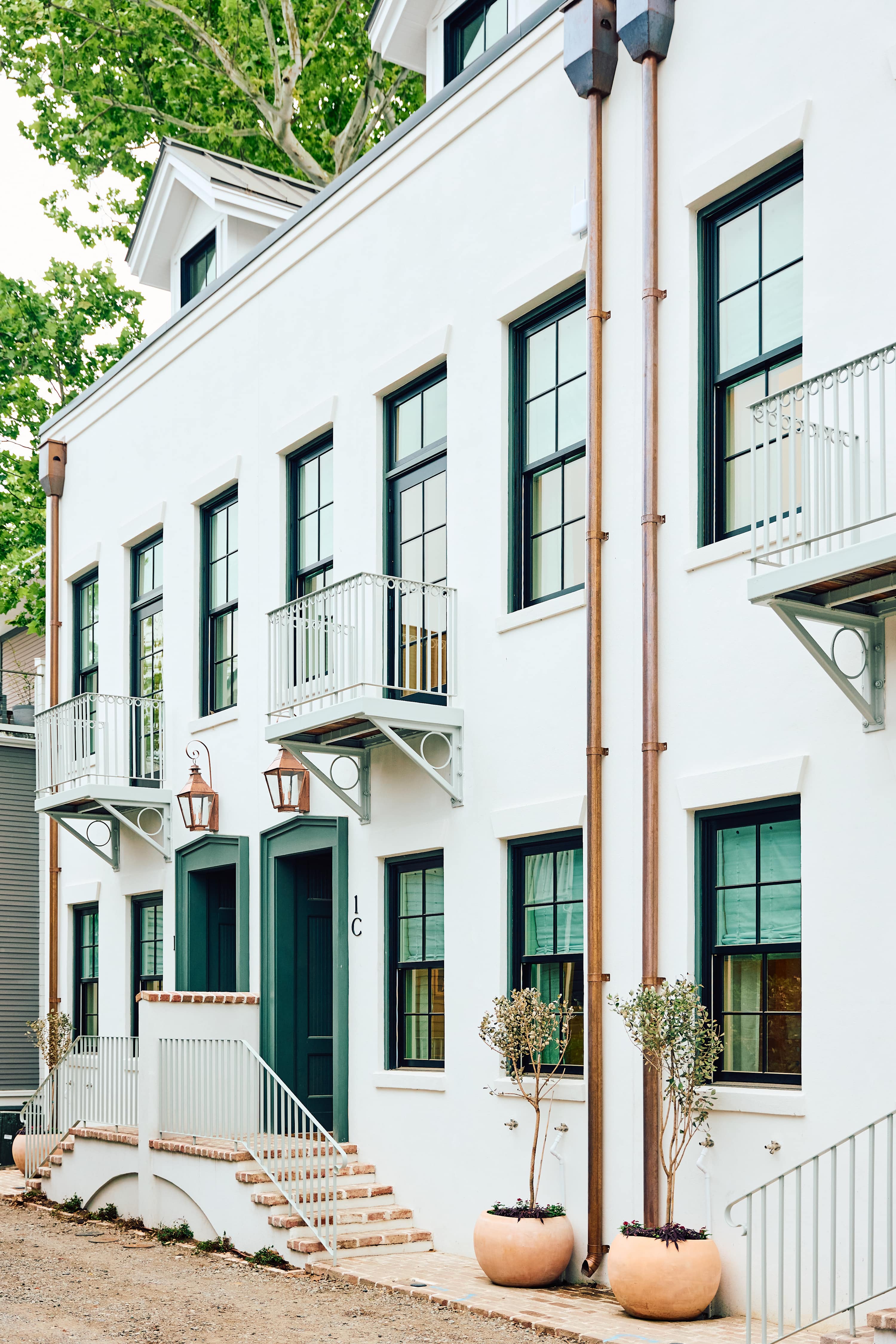 Stylish 4BR Downtown Home, Sleeps 11