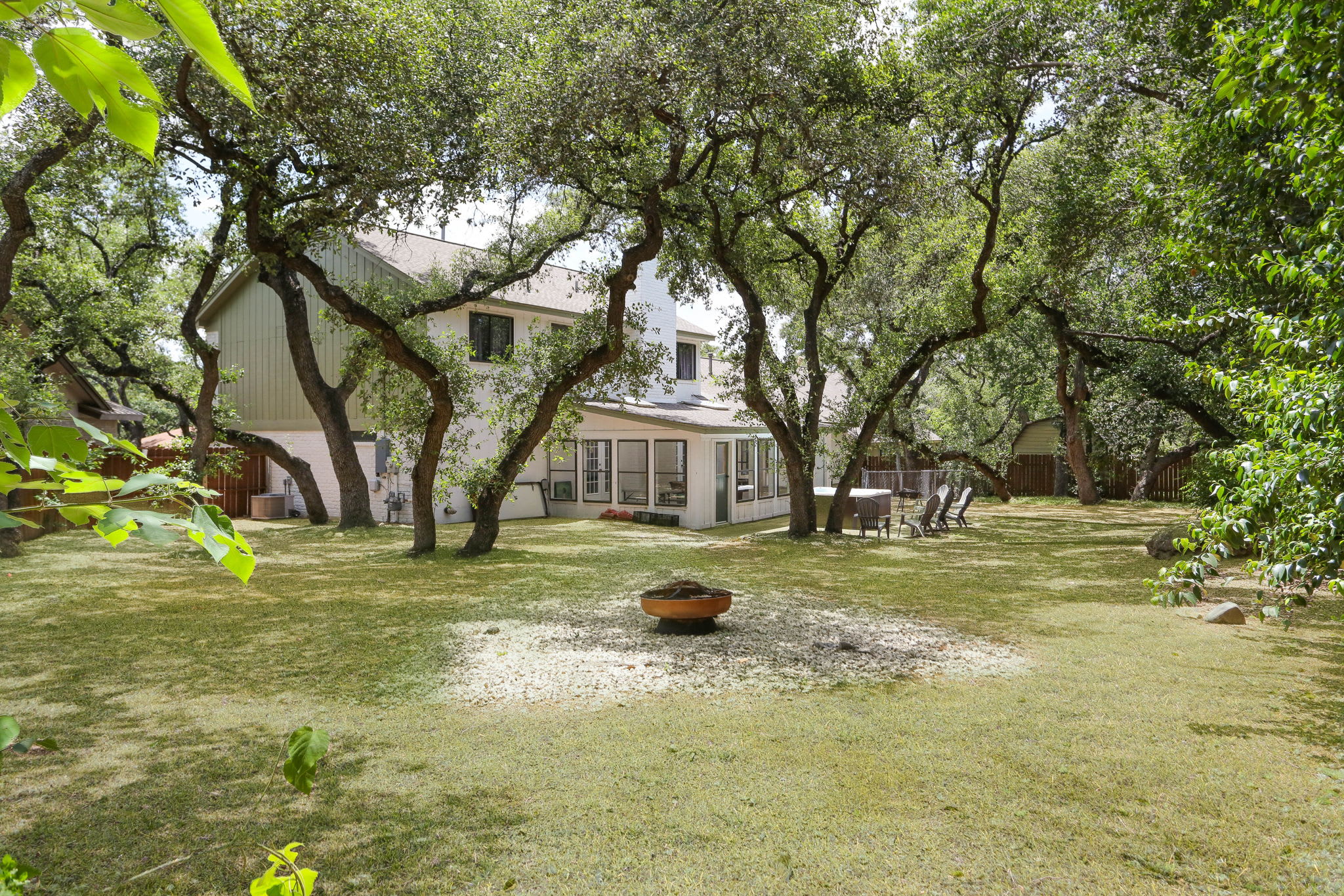 Sleeps 10~Hot tub~Pool Table~Dog Friendly