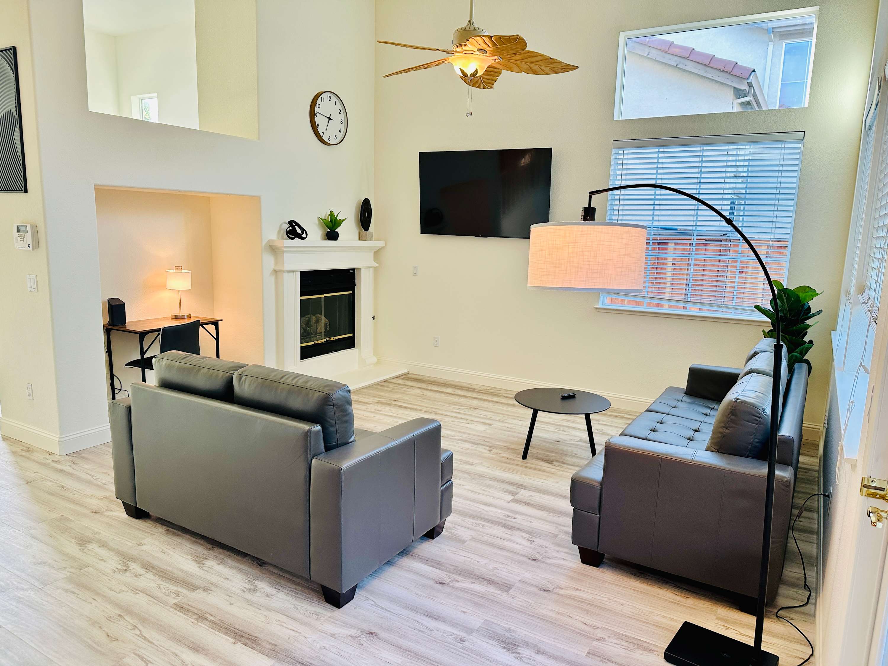 Stylish Haven Retreat/Sleeps 16 β Tracy, CA β vacation rental