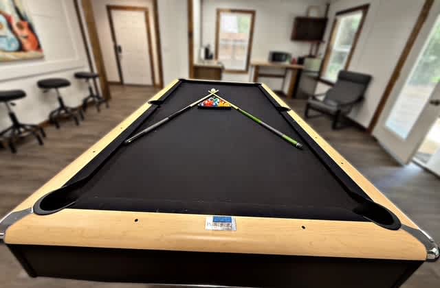 Casino Close! Hot Tub-Firepit-Pool Table Sleeps 14