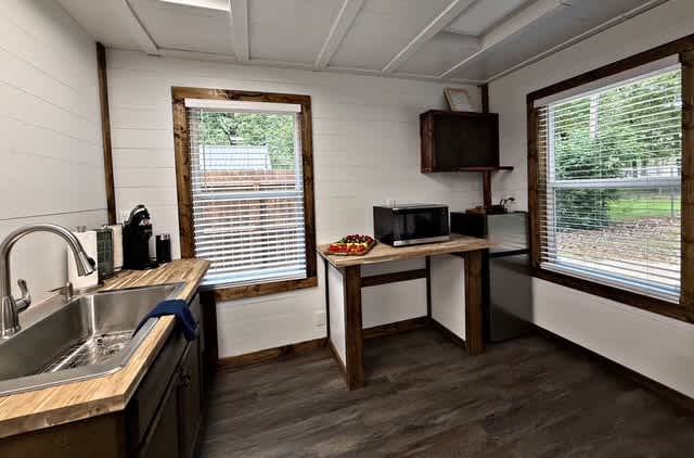 Casino Close! Hot Tub-Firepit-Pool Table Sleeps 14