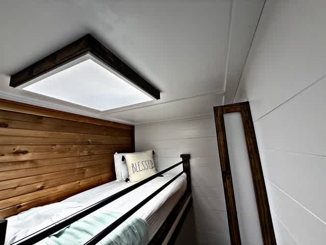 Casino Close! Hot Tub-Firepit-Pool Table Sleeps 14