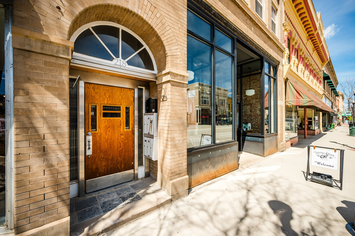 The Leather Rose | King bed Historic Downtown Suite — Sheridan, WY — vacation rental