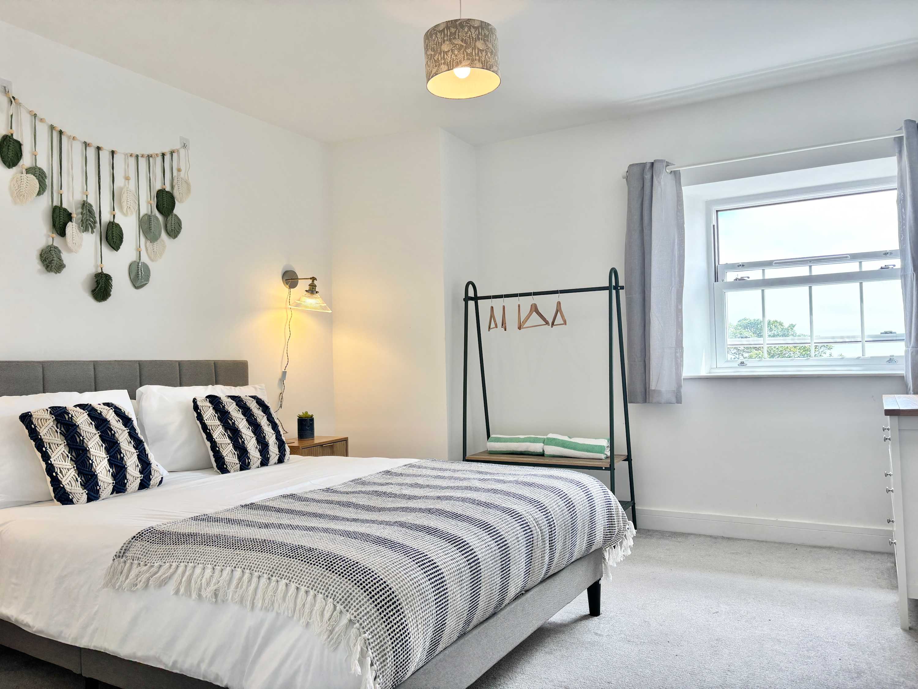 Stylish Penzance Apartment: 2 Beds & Balcony! — Penzance, England — vacation rental