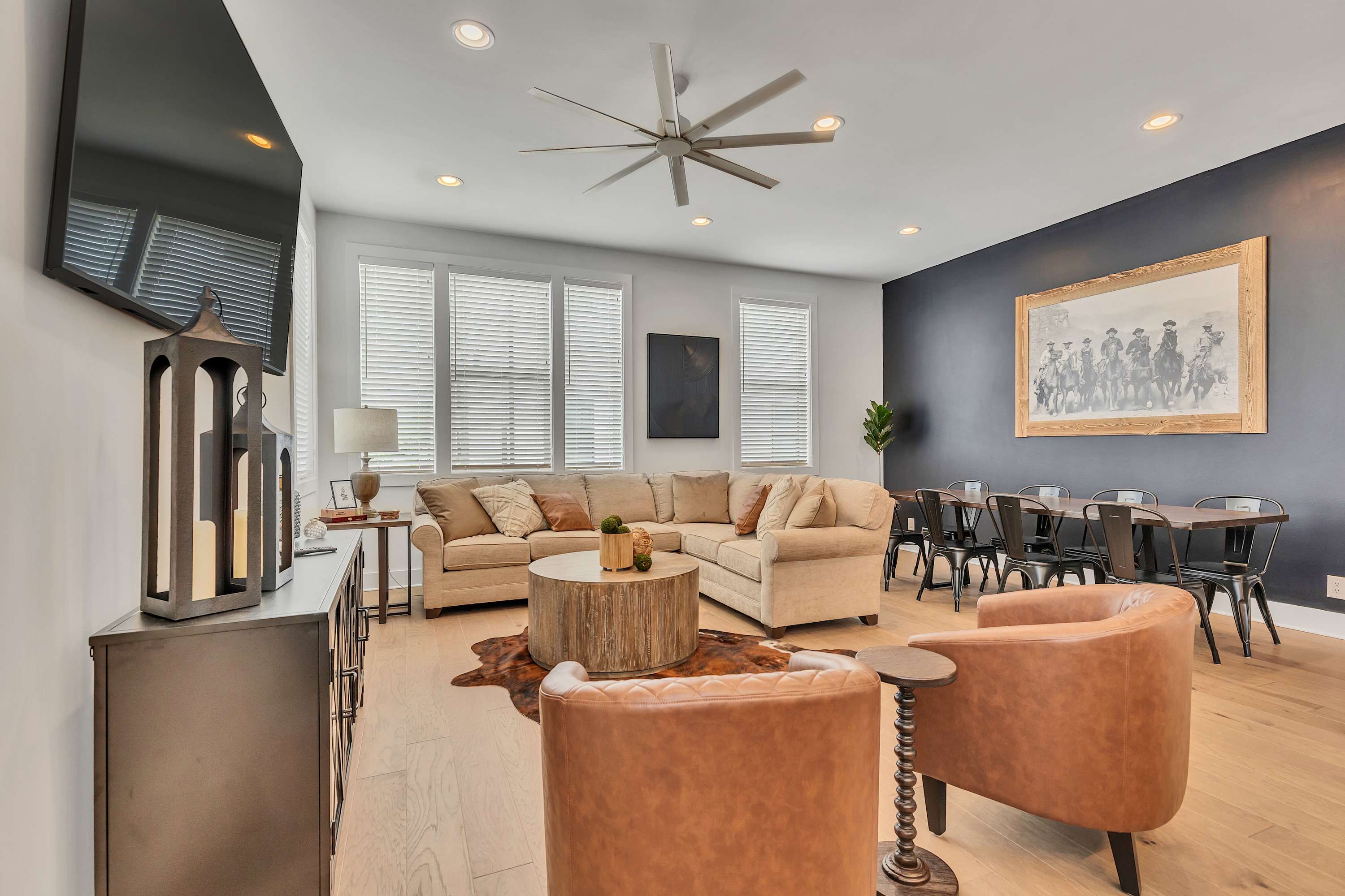 *Two Huge Brand New Homes*Downtown View*21+ BEDS*