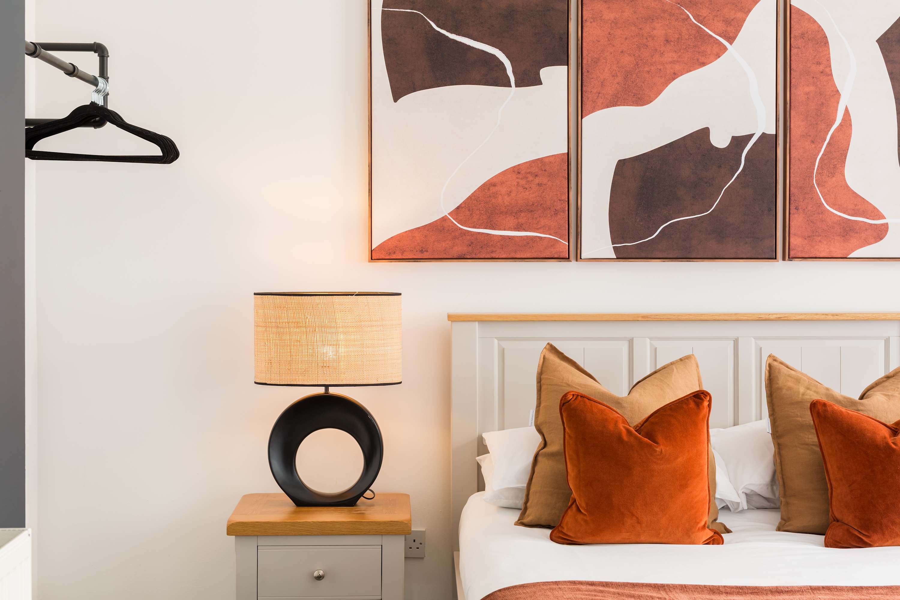 View Modern Leamington Spa Apt w/ Free Parking & WiFi in Flat 2, 31 Avenue Road CV31 3PG Modern Leamington Spa Apt w/ Free Parking & WiFi in Flat 2, 31 Avenue Road CV31 3PG - Property image 13 - VivreStays