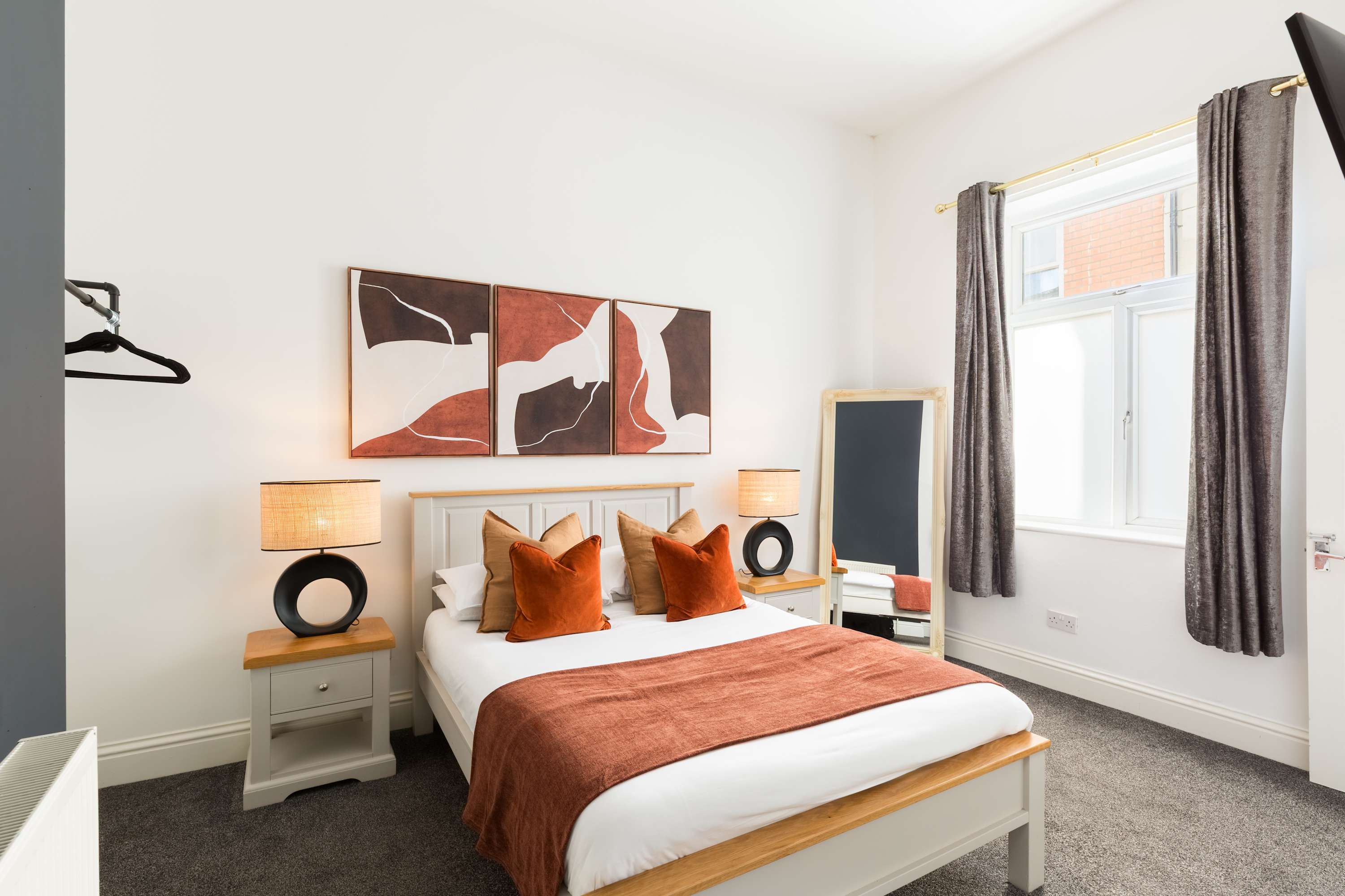 View Modern Leamington Spa Apt w/ Free Parking & WiFi in Flat 2, 31 Avenue Road CV31 3PG Modern Leamington Spa Apt w/ Free Parking & WiFi in Flat 2, 31 Avenue Road CV31 3PG - Property image 3 - VivreStays