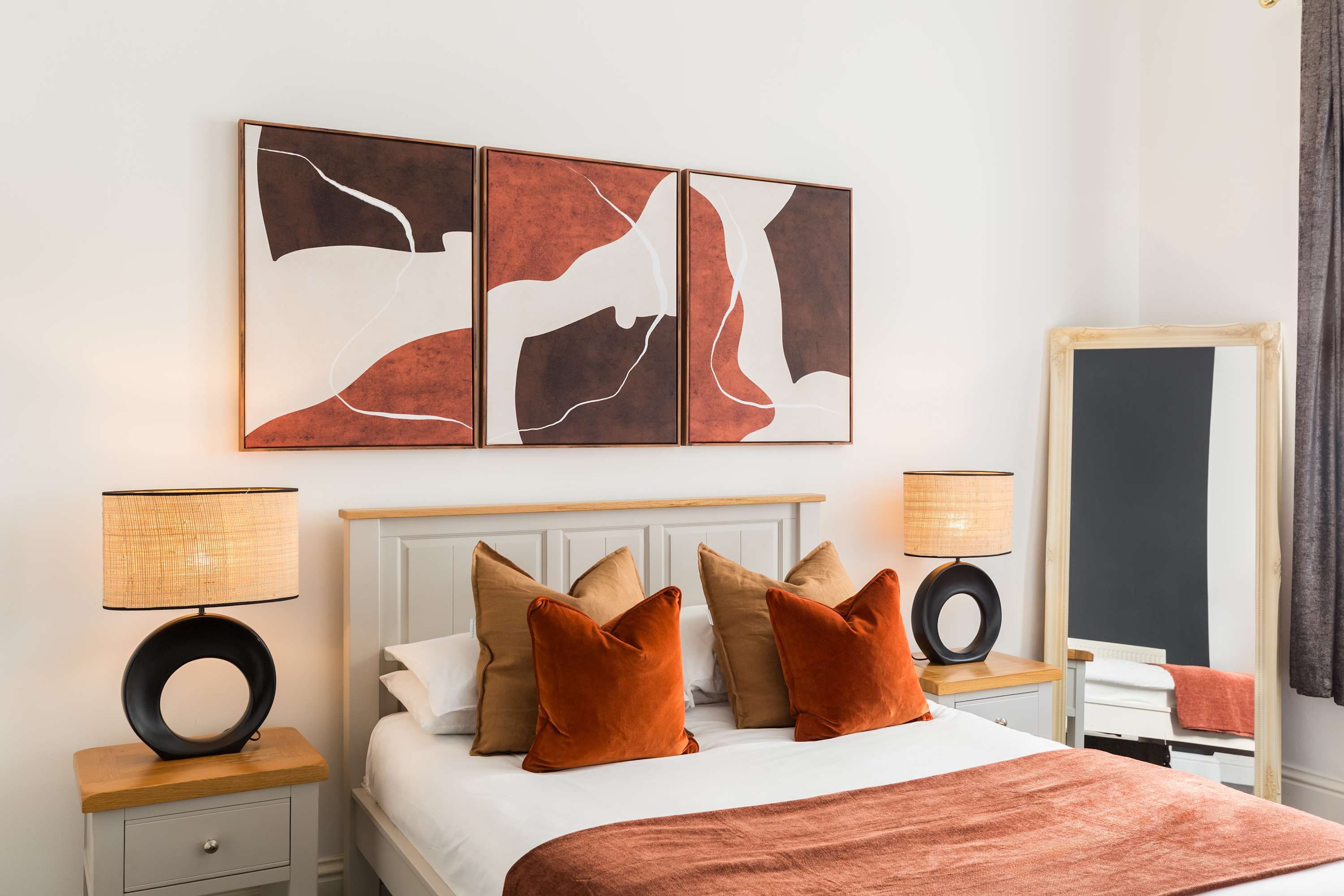 View Modern Leamington Spa Apt w/ Free Parking & WiFi in Flat 2, 31 Avenue Road CV31 3PG Modern Leamington Spa Apt w/ Free Parking & WiFi in Flat 2, 31 Avenue Road CV31 3PG - Property image 14 - VivreStays
