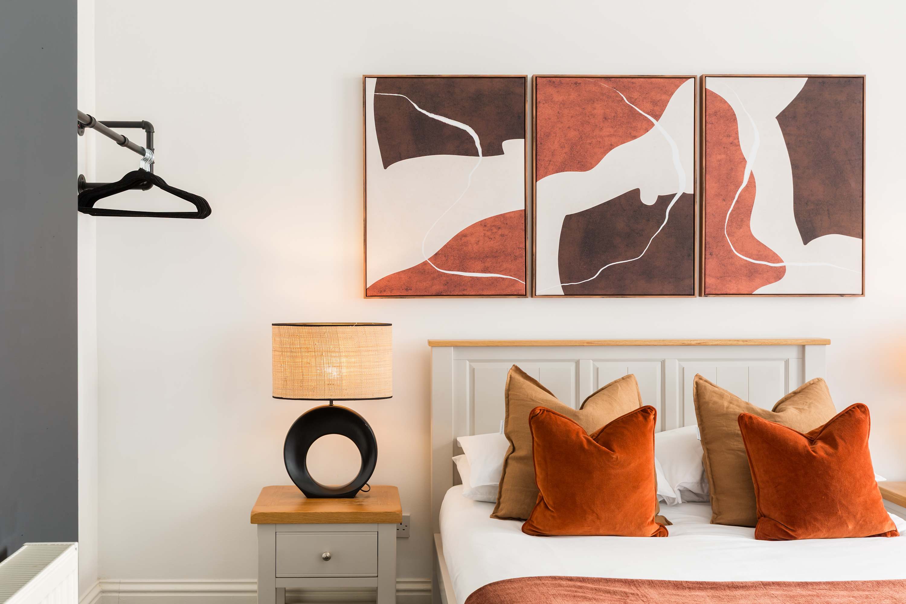 View Modern Leamington Spa Apt w/ Free Parking & WiFi in Flat 2, 31 Avenue Road CV31 3PG Modern Leamington Spa Apt w/ Free Parking & WiFi in Flat 2, 31 Avenue Road CV31 3PG - Property image 15 - VivreStays