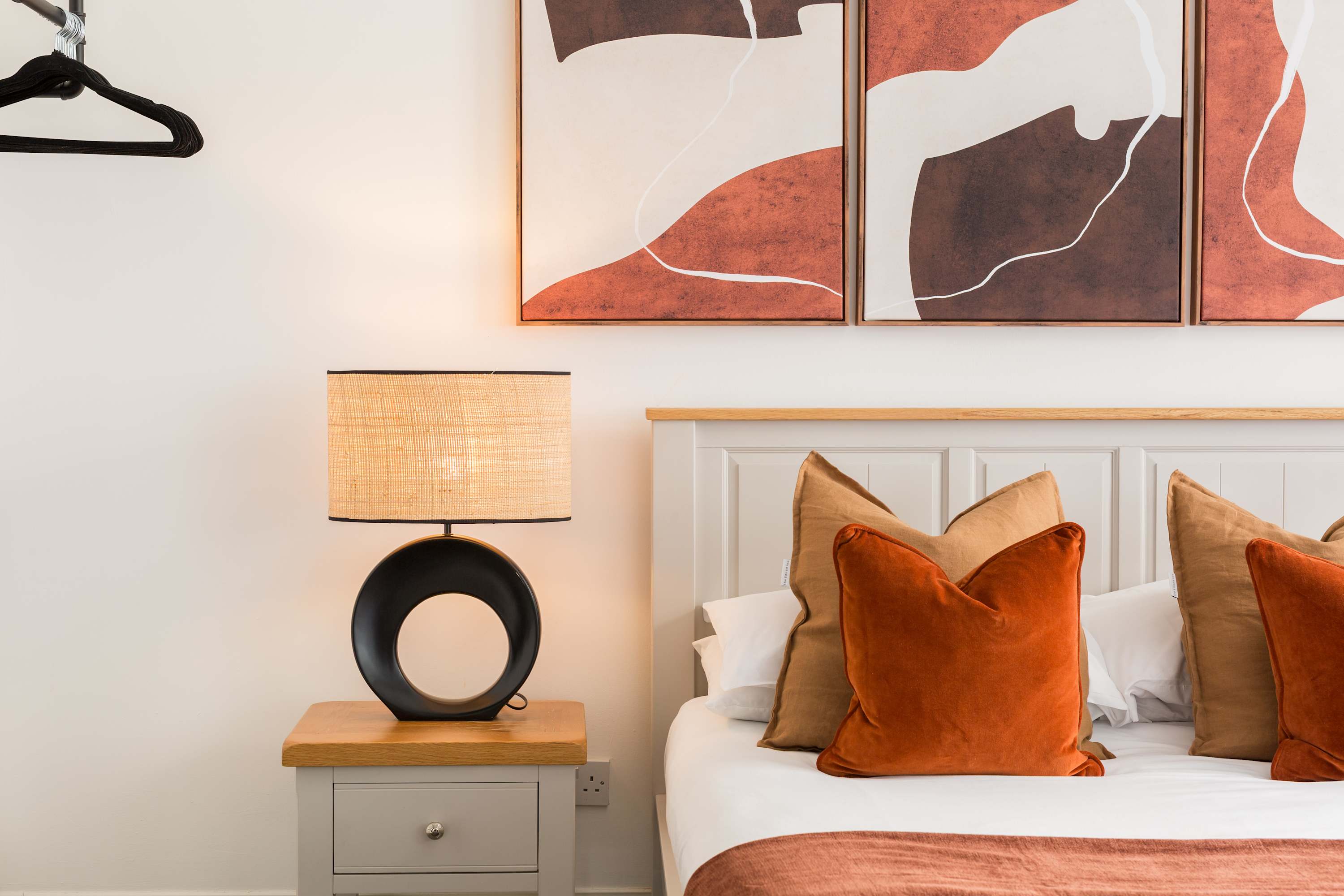 View Modern Leamington Spa Apt w/ Free Parking & WiFi in Flat 2, 31 Avenue Road CV31 3PG Modern Leamington Spa Apt w/ Free Parking & WiFi in Flat 2, 31 Avenue Road CV31 3PG - Property image 16 - VivreStays
