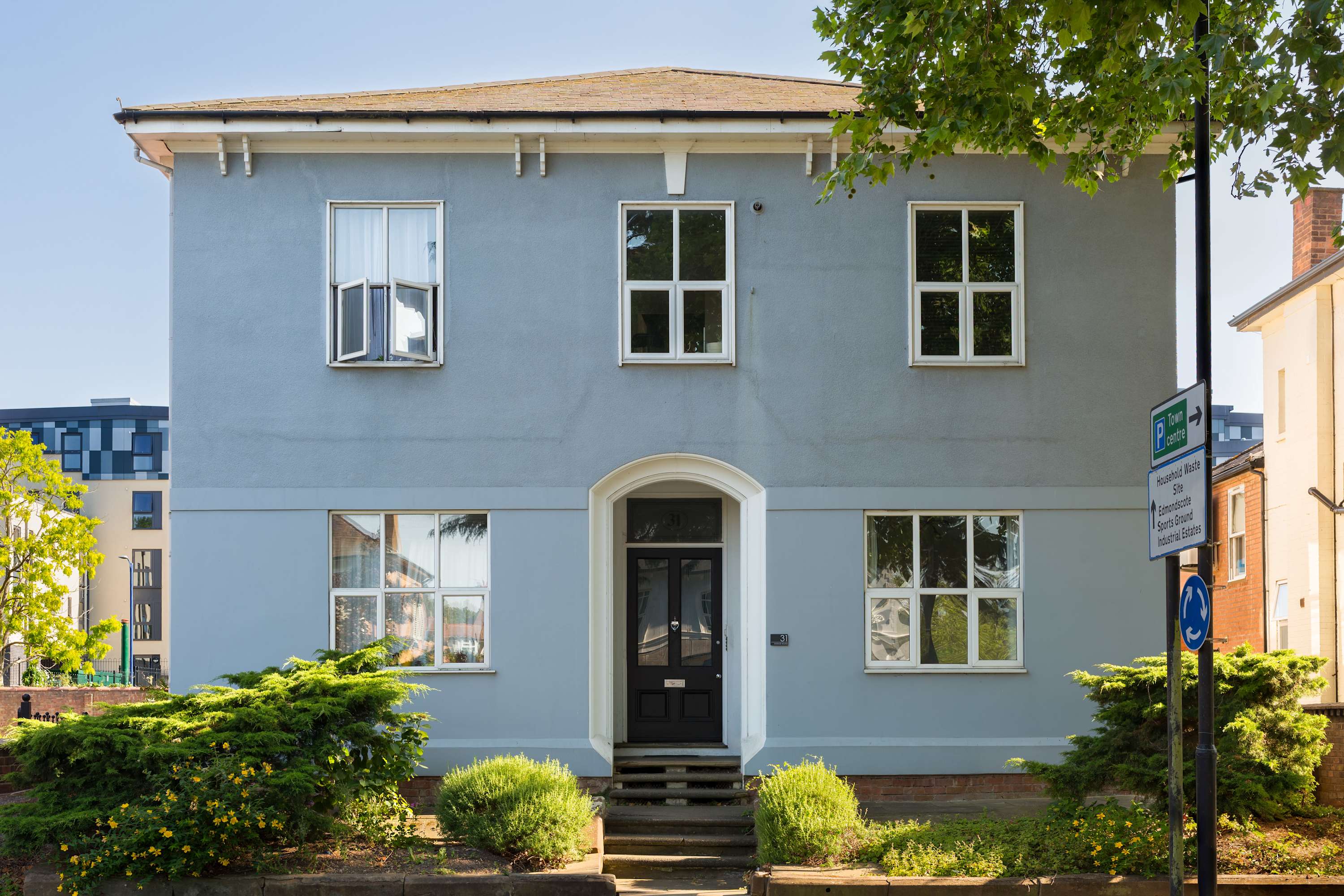 View Modern Leamington Spa Apt w/ Free Parking & WiFi in Flat 2, 31 Avenue Road CV31 3PG Modern Leamington Spa Apt w/ Free Parking & WiFi in Flat 2, 31 Avenue Road CV31 3PG - Property image 11 - VivreStays