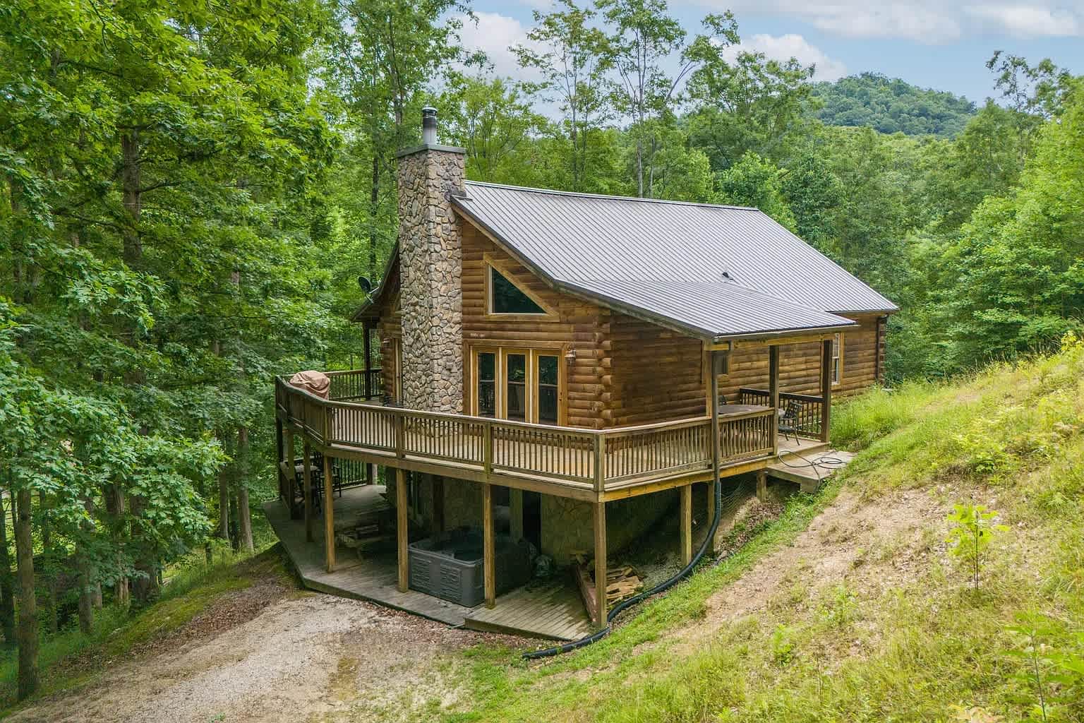 Eagle View RRG -Hot Tub- Newly updated | WiFi — Stanton, KY — vacation rental