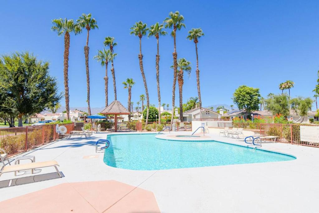 Desert Breezes Resort 2 Bedroom Apartment with Resort Access — Palm Desert, CA — vacation rental