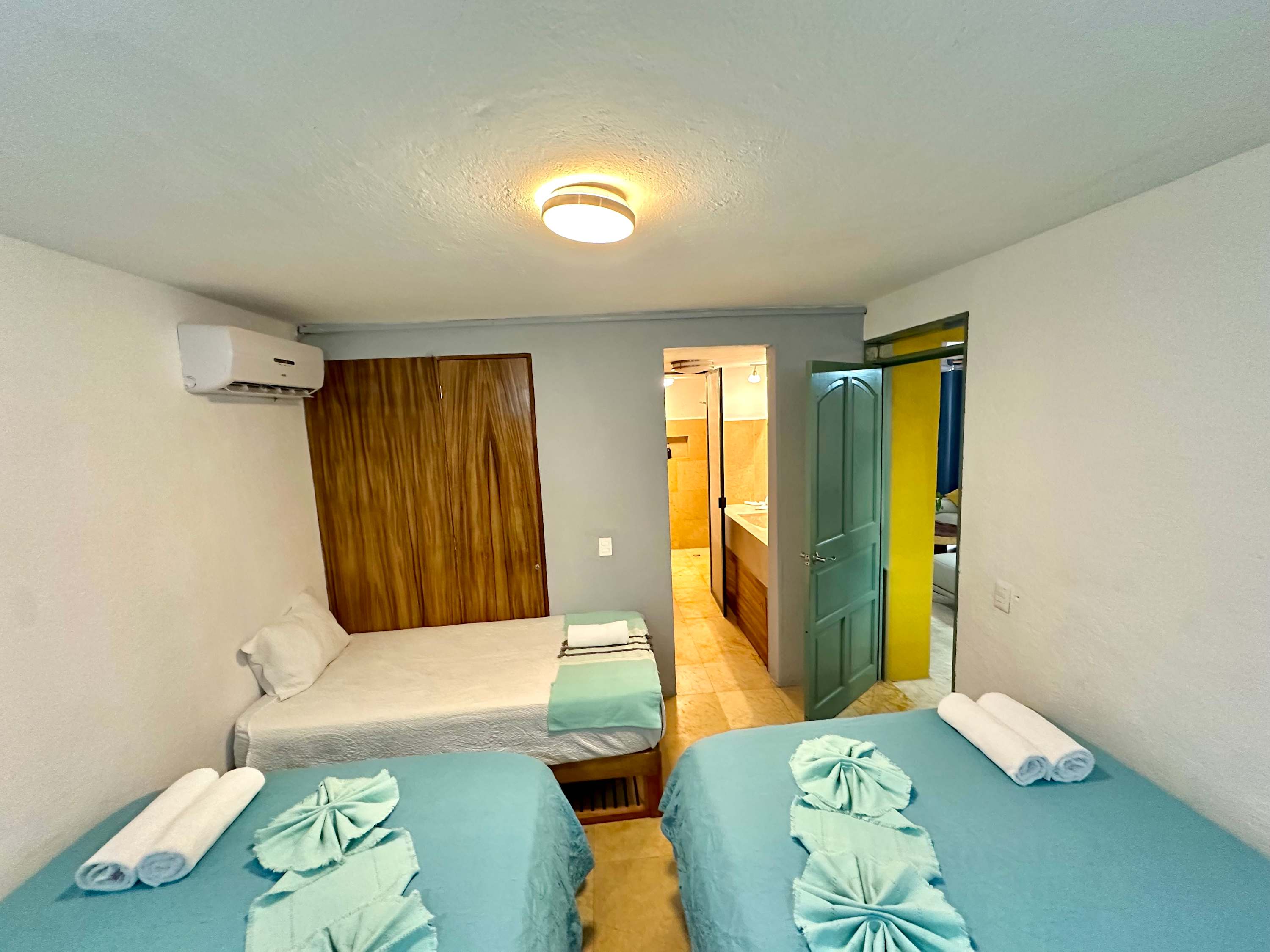 Pool Level Owner Suite gallery thumbnail 12