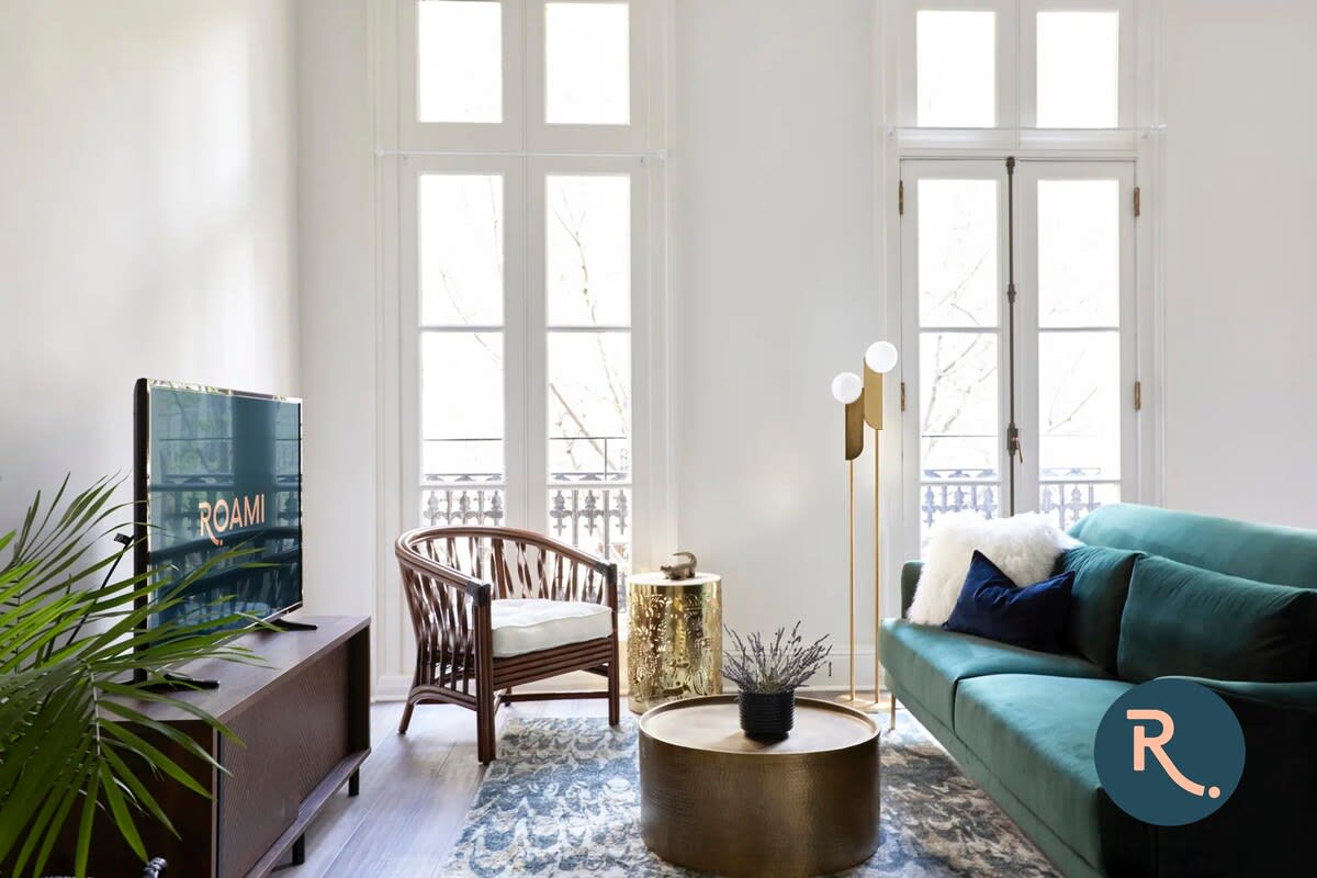 Elegant Accommodations With City Views - Charming Urban Retreat - New Orleans, LA
