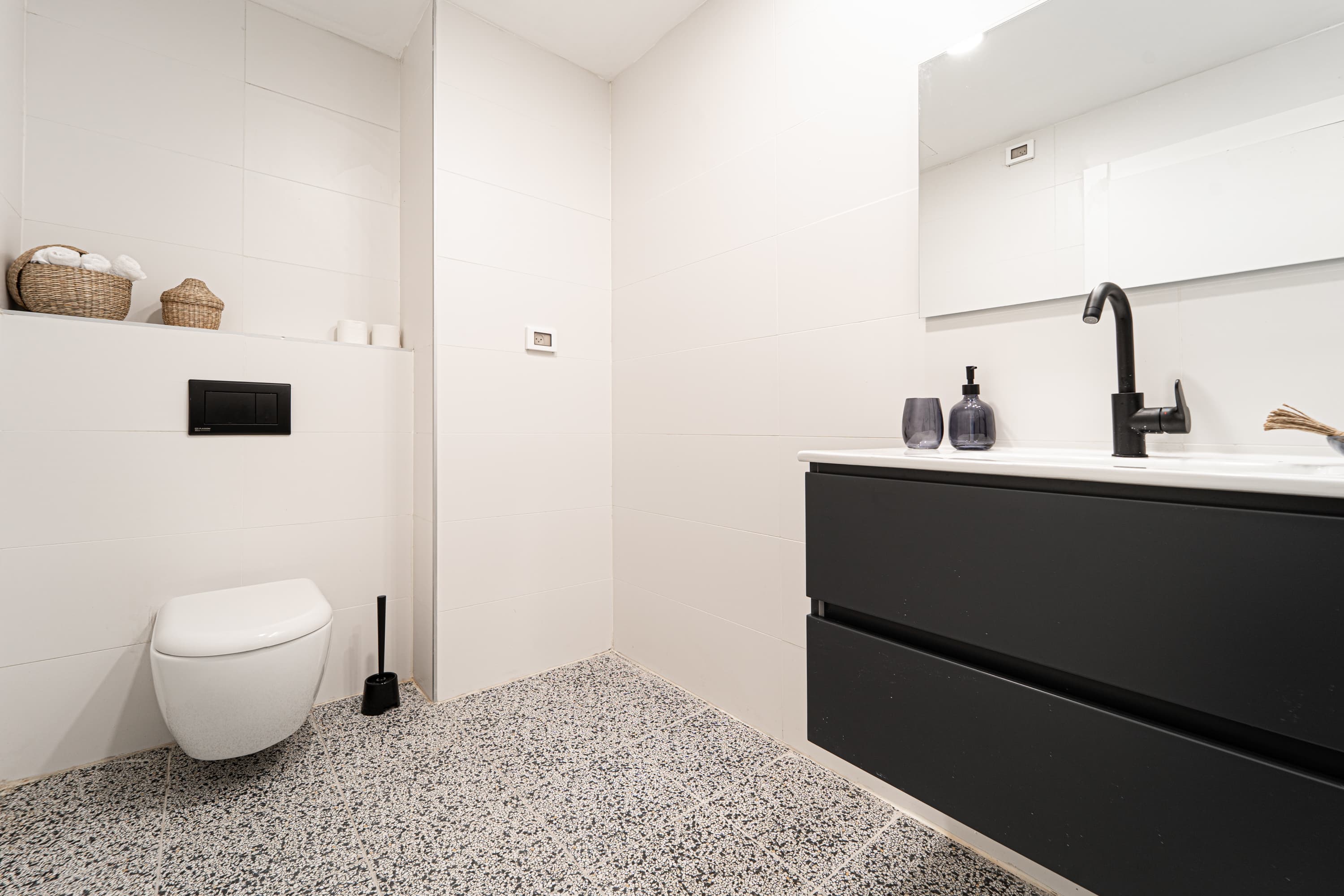 Charming City-Center Apartment Minutes from Mahane Yehuda photo 24