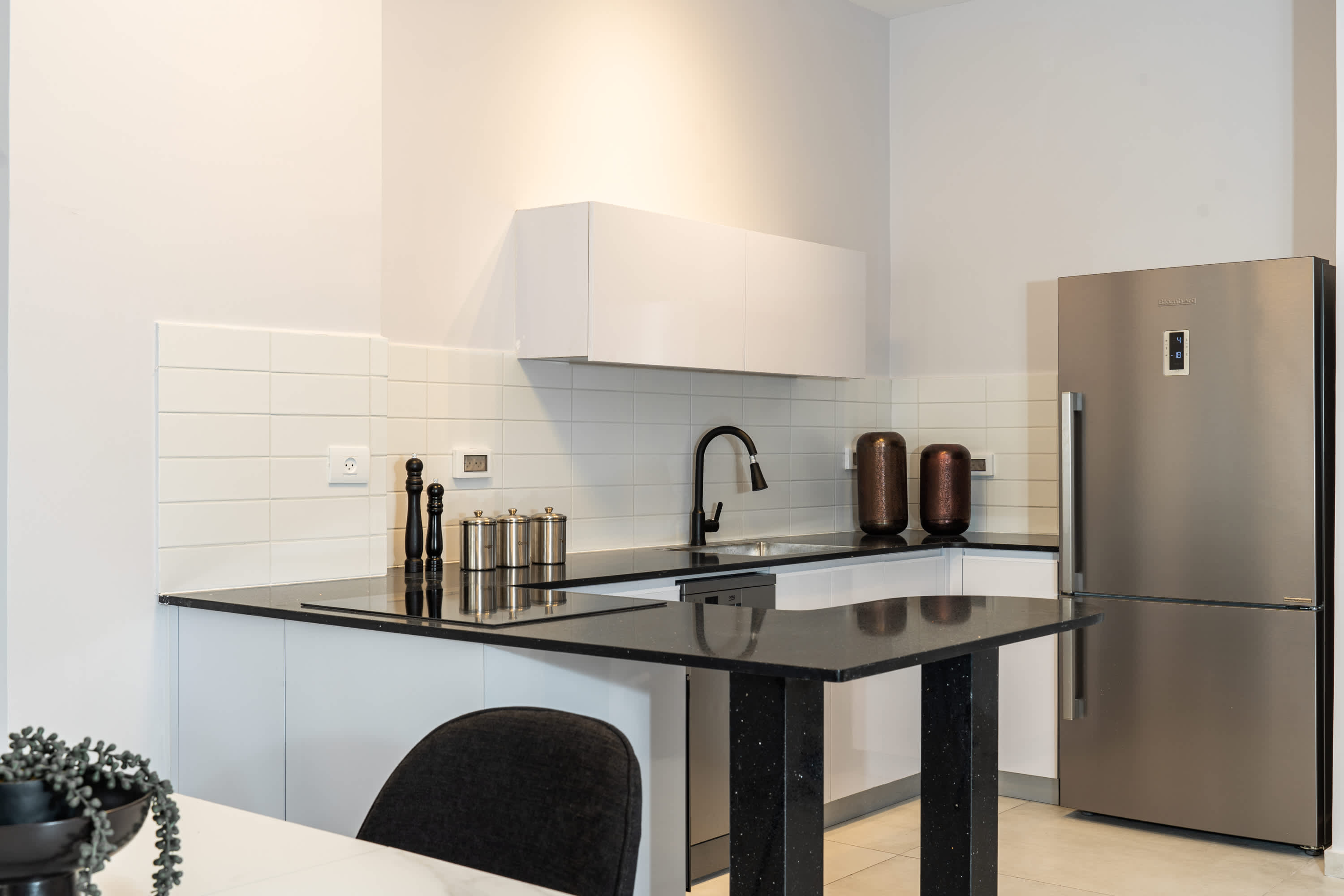 Charming City-Center Apartment Minutes from Mahane Yehuda photo 4