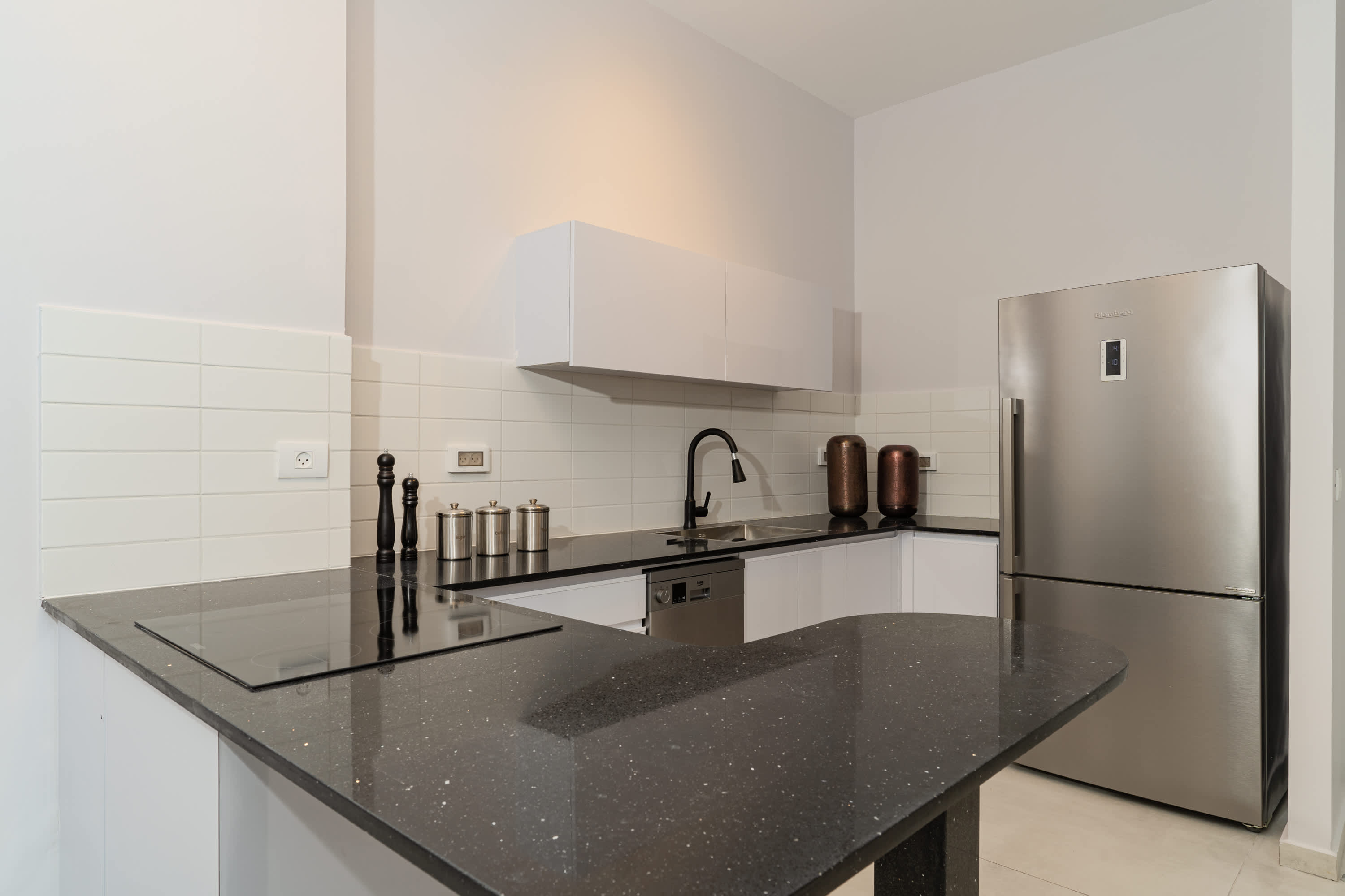 Charming City-Center Apartment Minutes from Mahane Yehuda photo 38