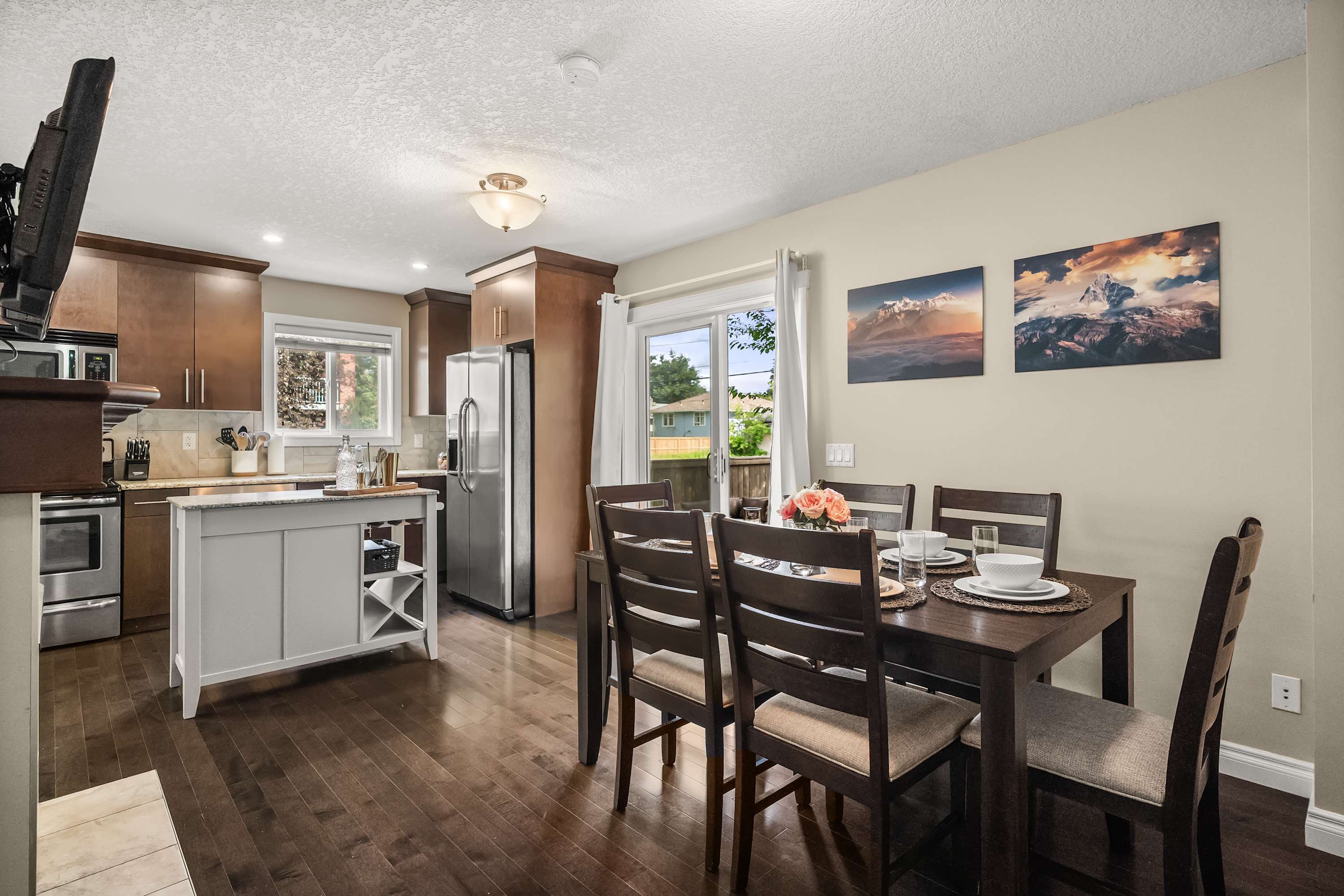 Social Haus Trendy 3BR Townhome in Bridgeland YYC — Calgary, Alberta — vacation rental