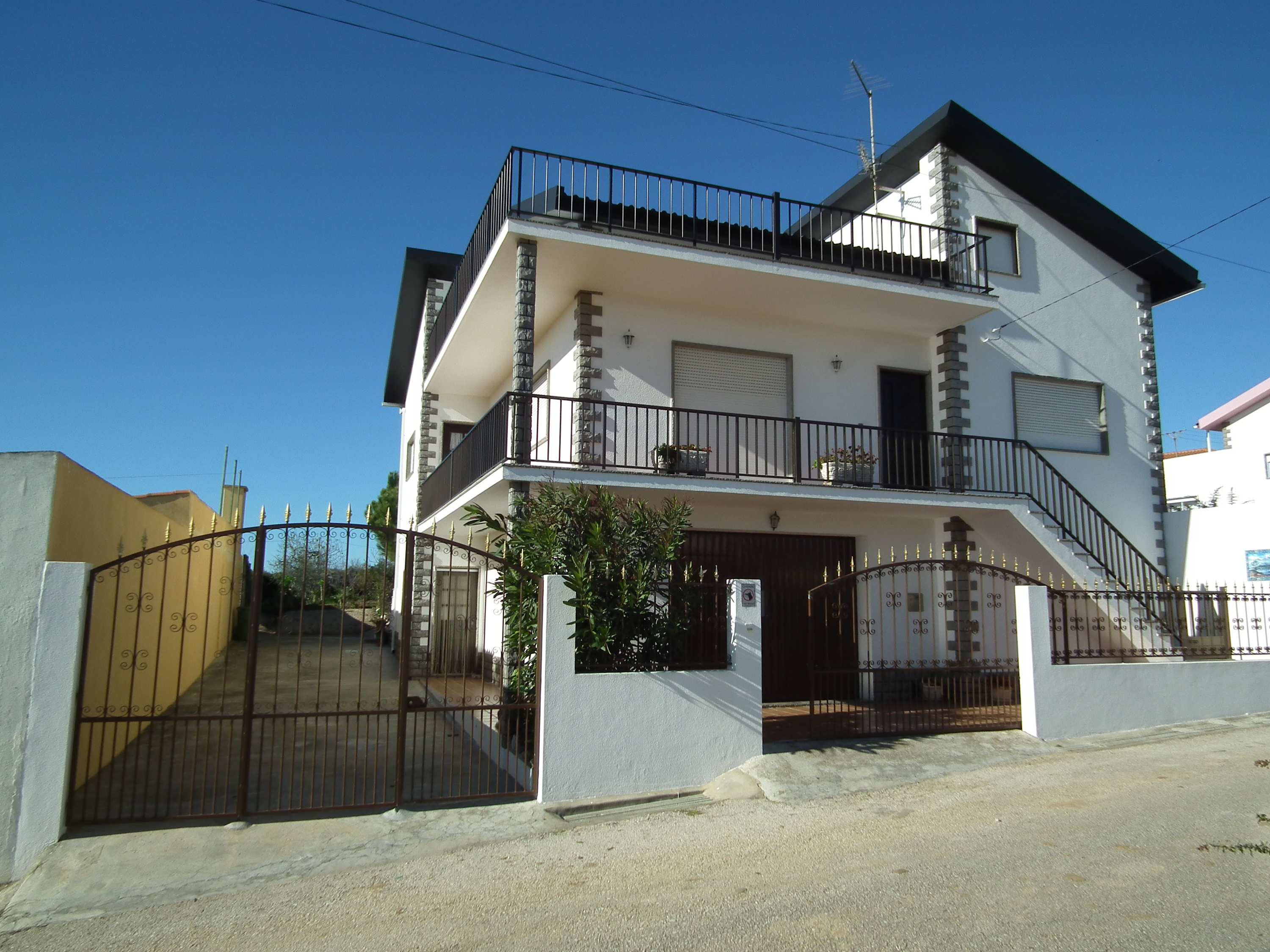 Casa Vasco - Cosy Patio — Praia da Areia Branca, Lisboa — vacation rental
