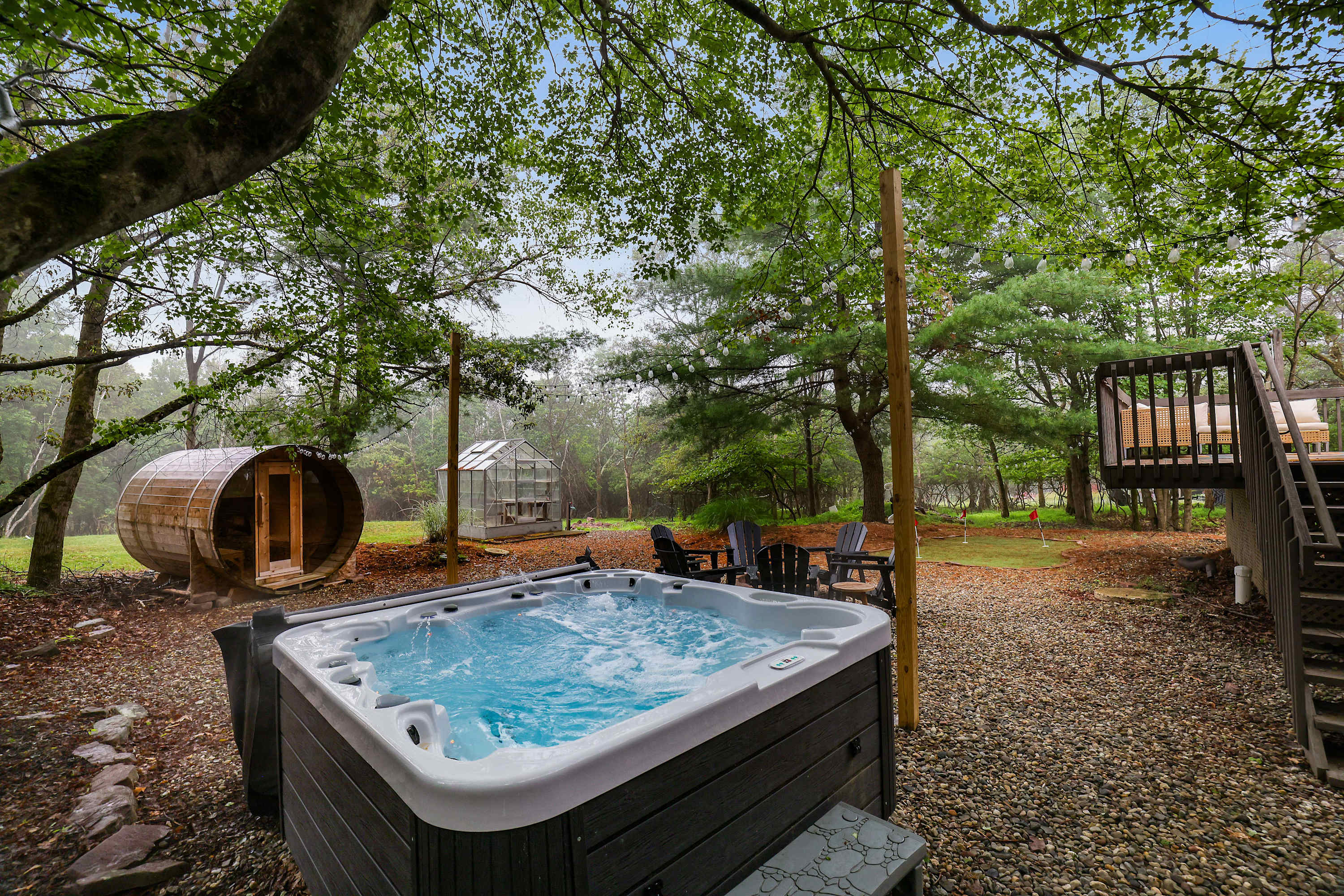 4 Br Mtn Cabin! Sauna~Hot Tub~Fire Pit~Putt Putt — Albrightsville, PA — vacation rental
