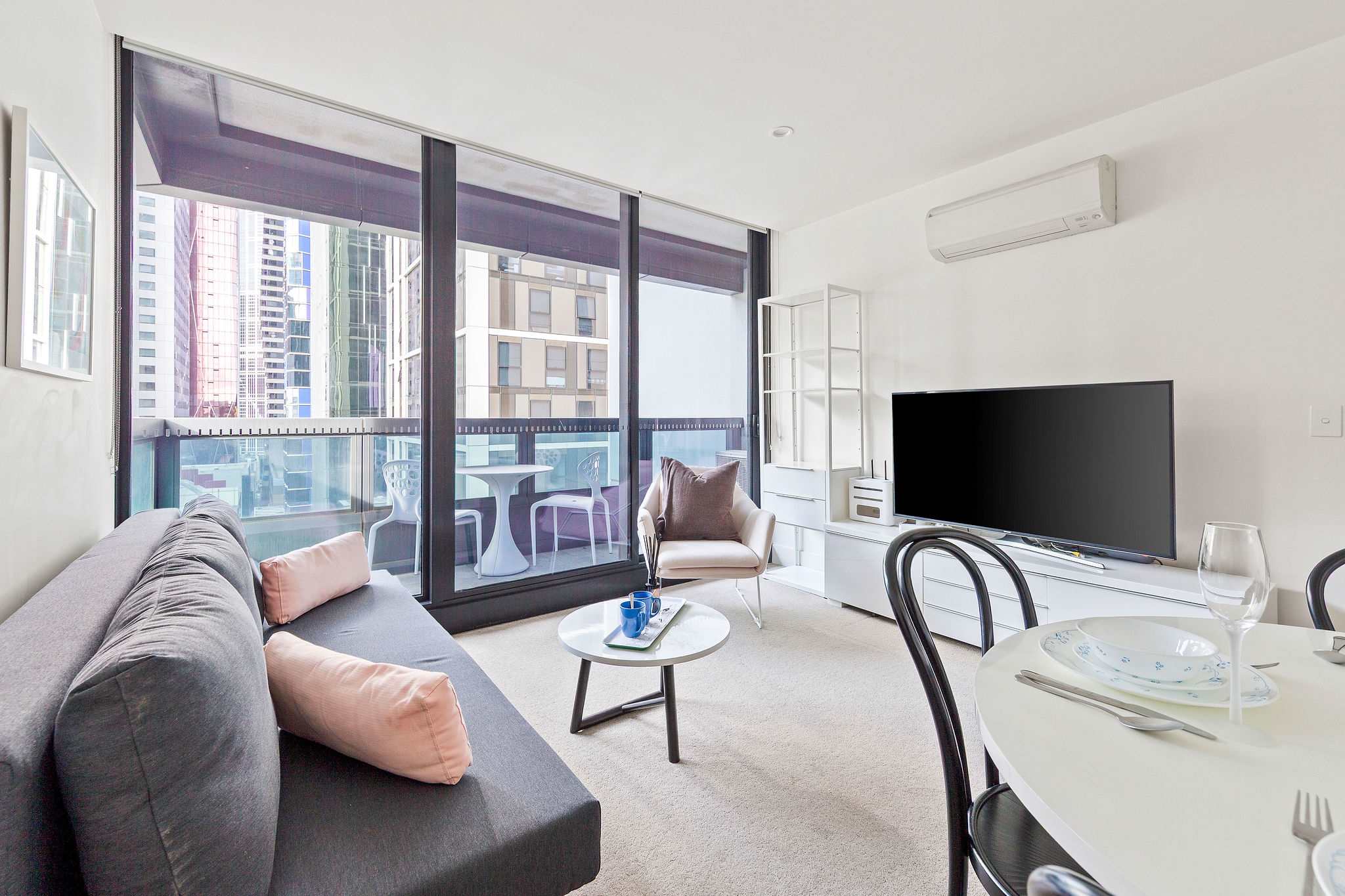City View 2BR, FREE Parking, Bright & Central Apt — Melbourne, VIC — vacation rental