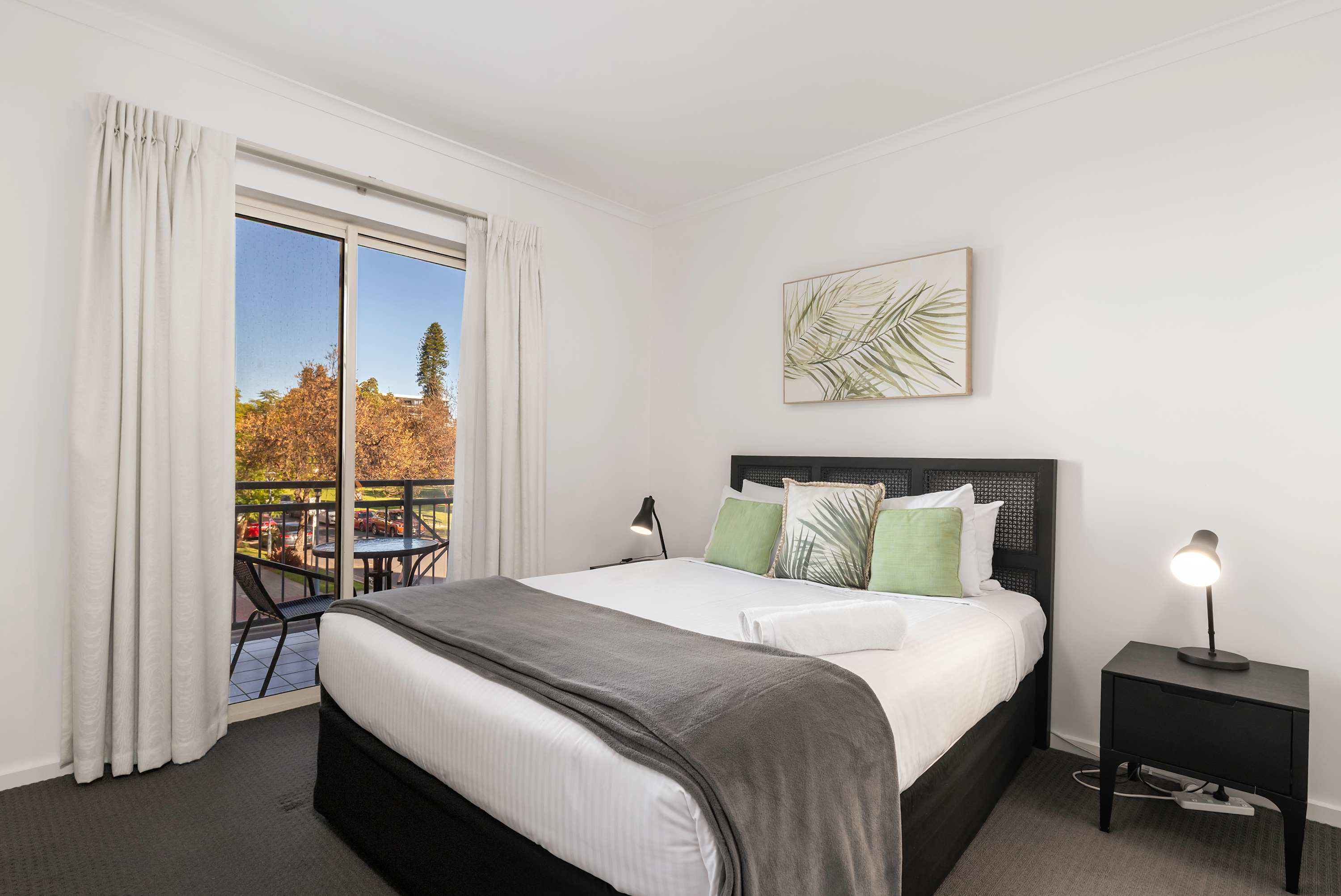 Hurtle Views: CBD, balcony, tennis court — Adelaide, South Australia — vacation rental