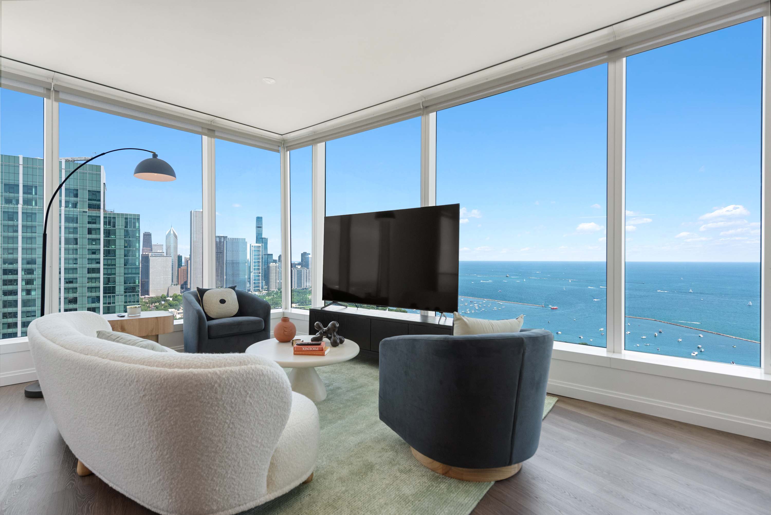 49th Fl Luxury Retreat + Stunning Lake Views - Chicago, IL