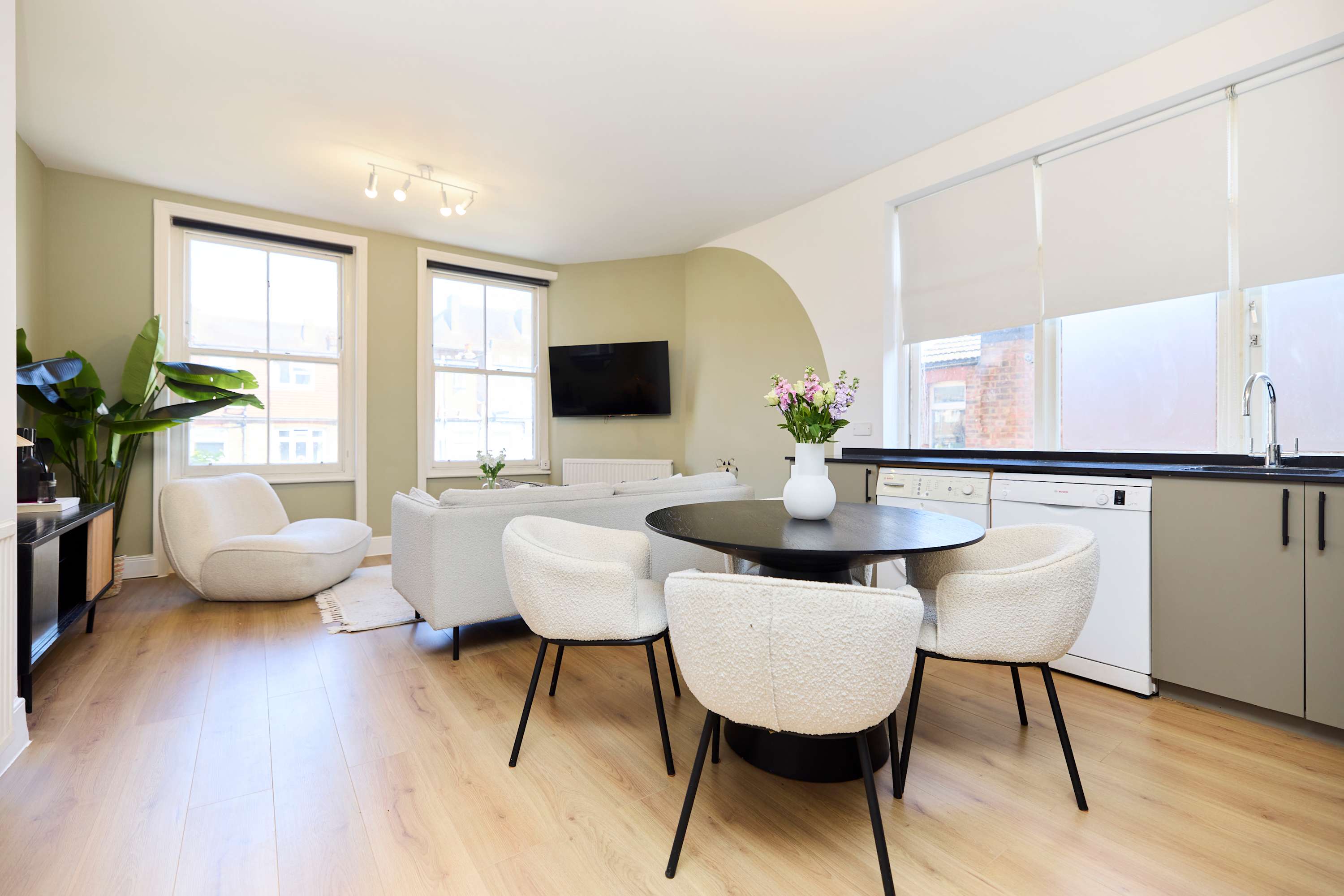 Classic Edwardian Flat near Emirates
